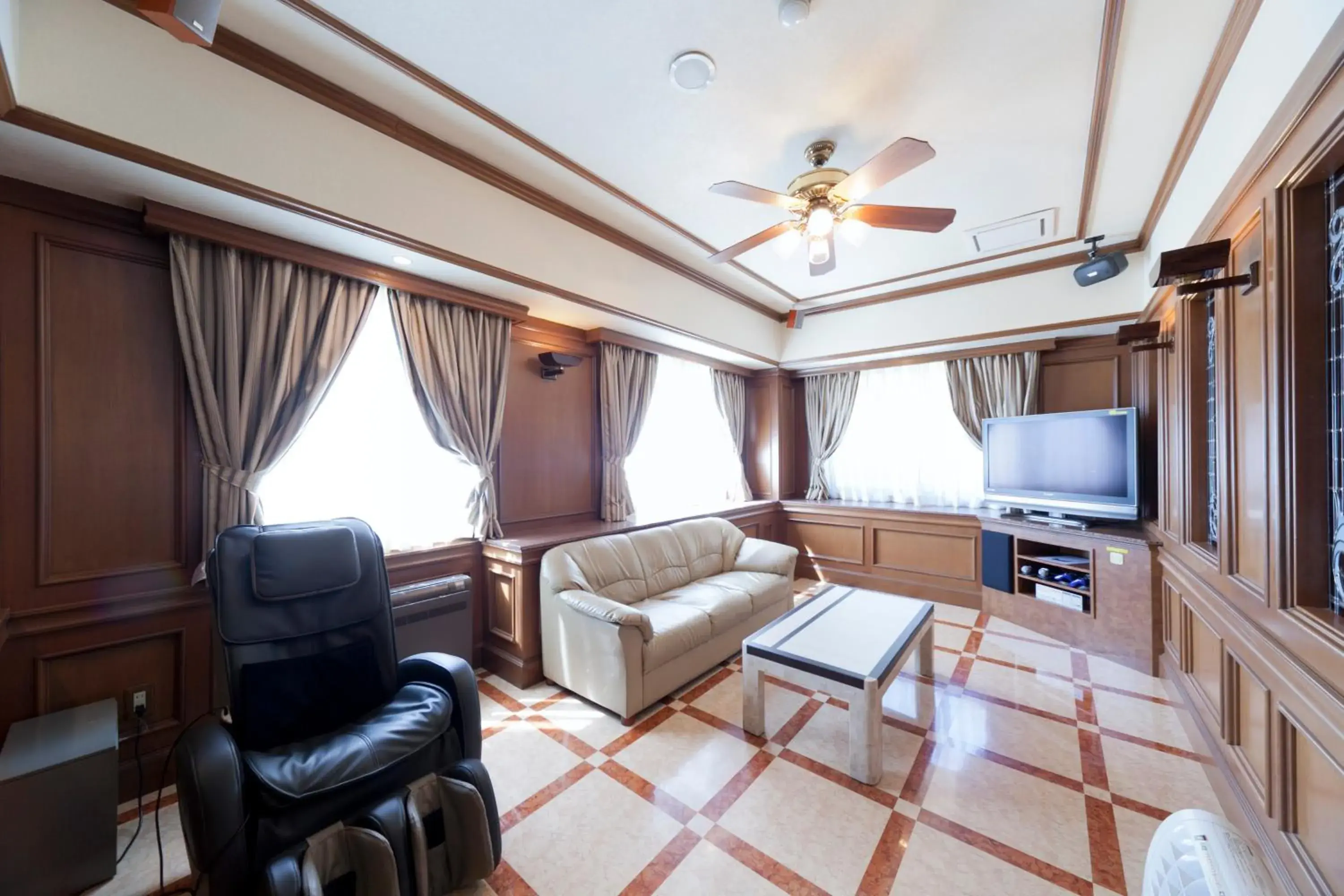 Photo of the whole room, Seating Area in Hotel Fine Rokko Kita Ichibanchi