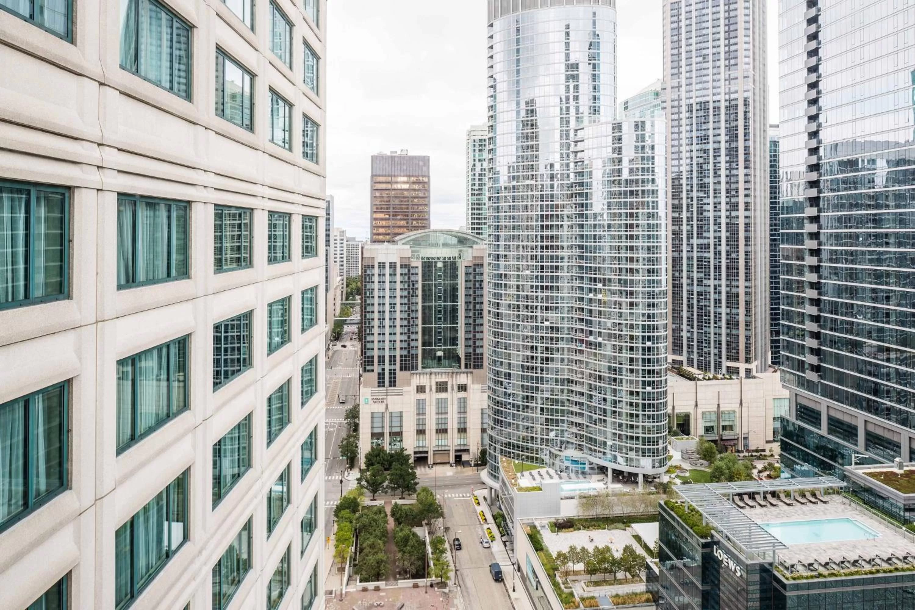 Photo of the whole room in Sheraton Grand Chicago Riverwalk