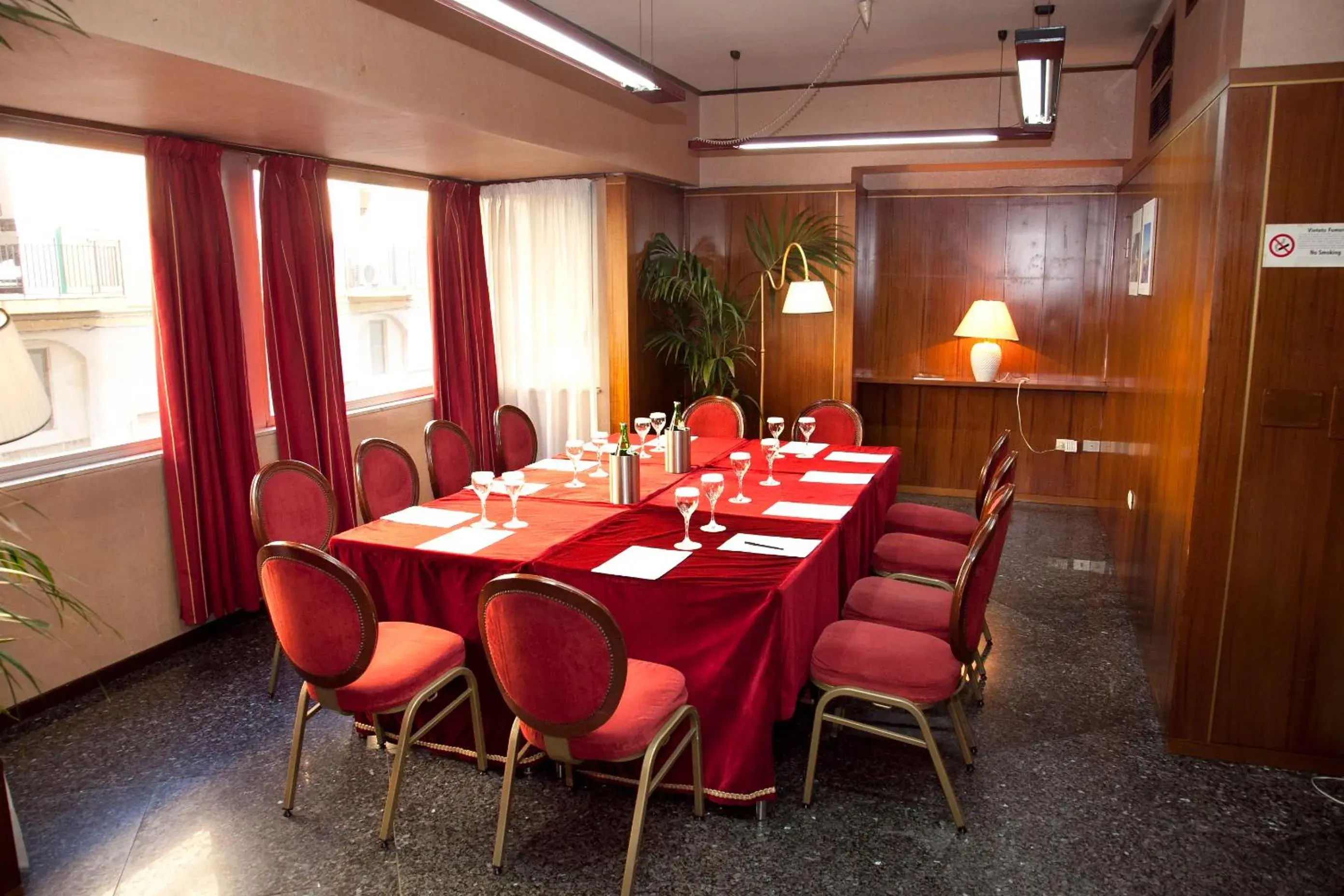 Business facilities in Hotel Royal Palace