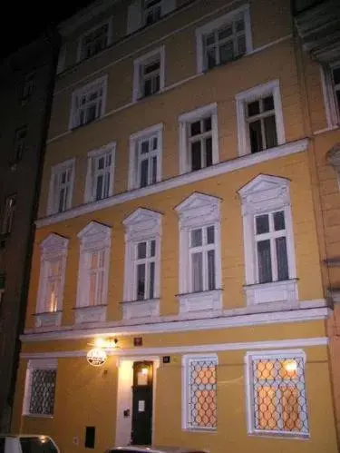 Facade/entrance, Property Building in Pension Prague City
