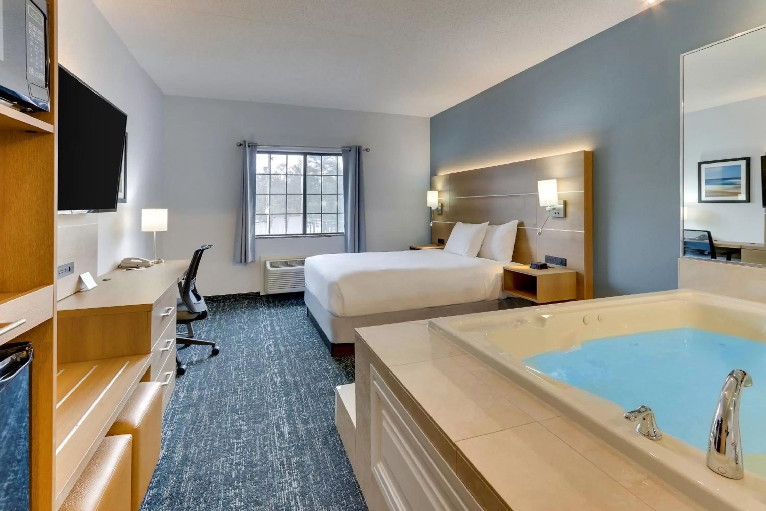 Queen Room in Parkshore Resort Queen Room in Parkshore Resort