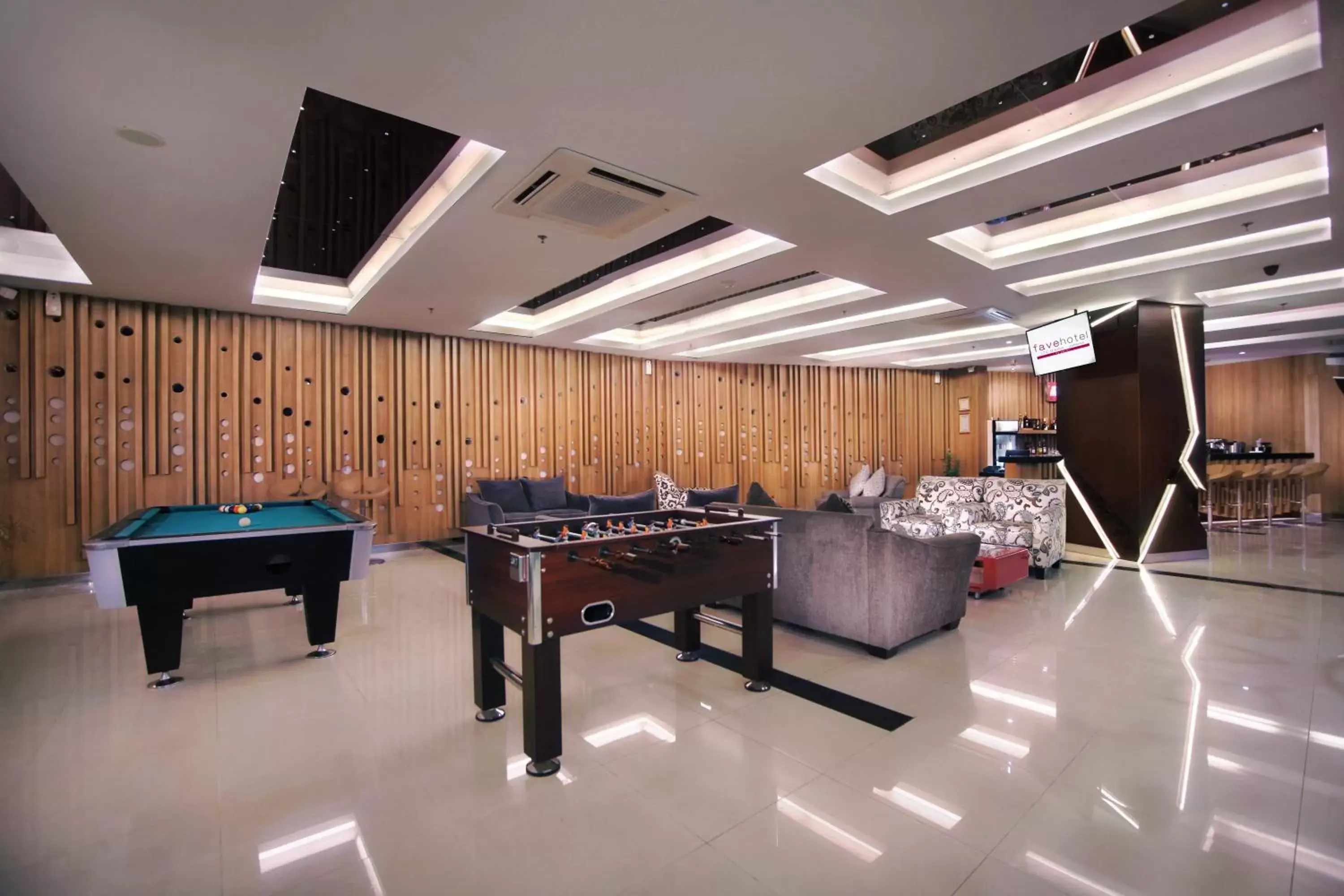 Game Room, Billiards in favehotel LTC Glodok