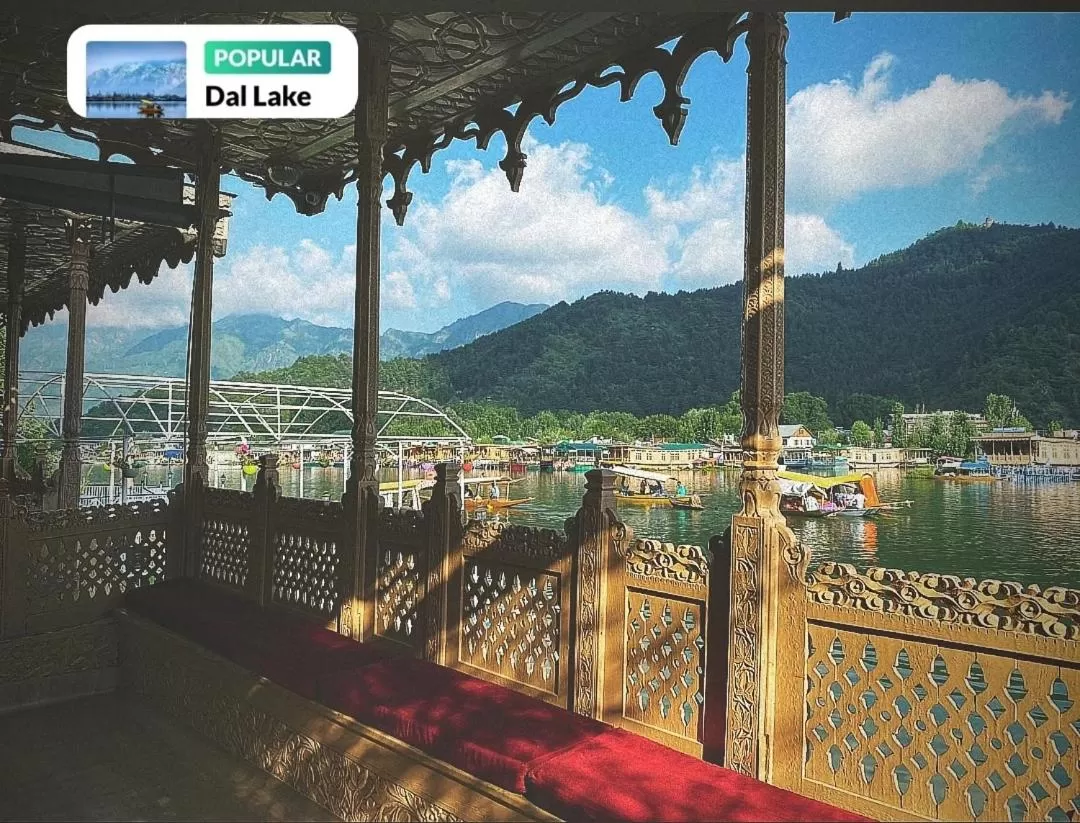 Property building in Nazneen Group Of Houseboats