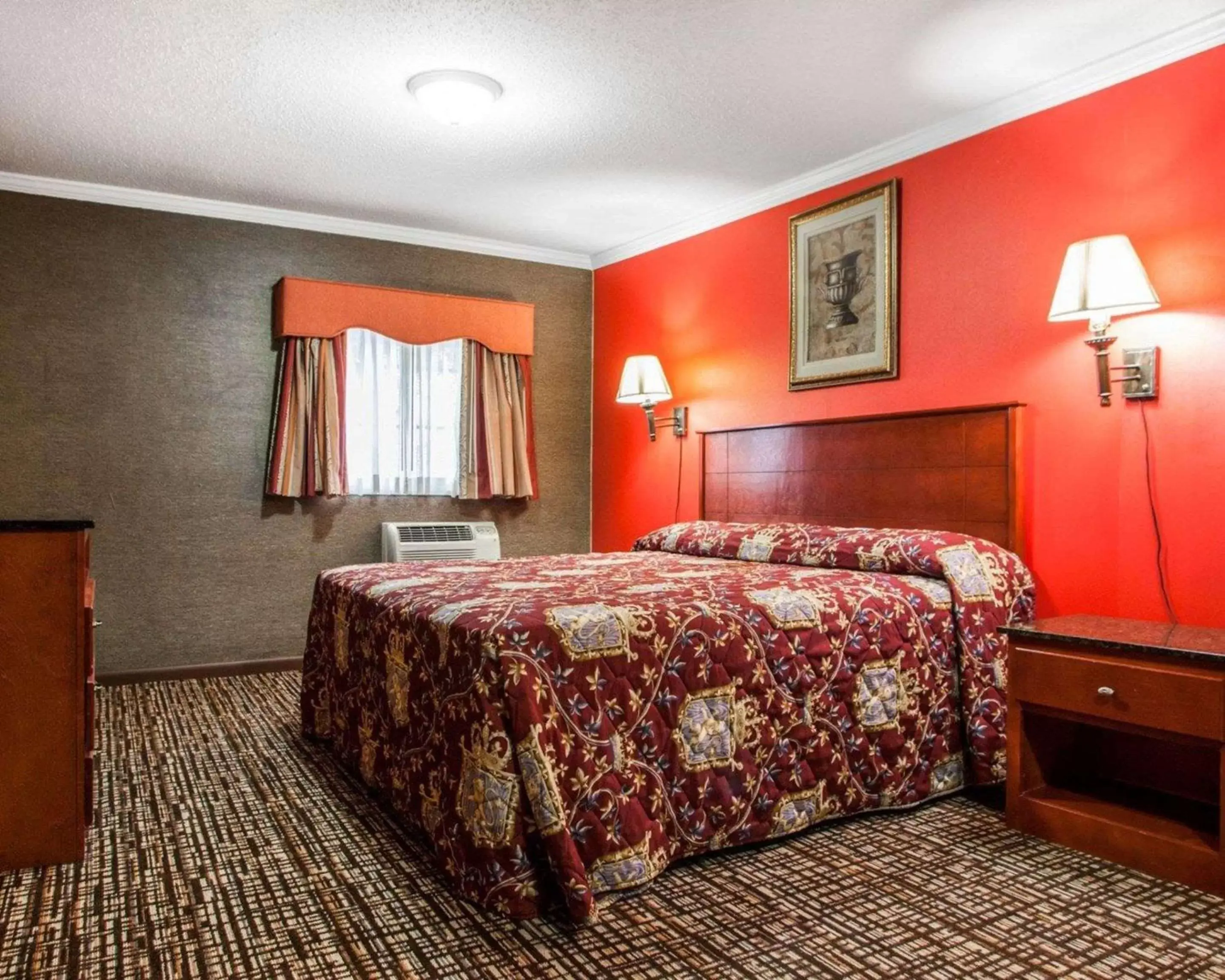 Photo of the whole room, Bed in Rodeway Inn Paterson New Jersey