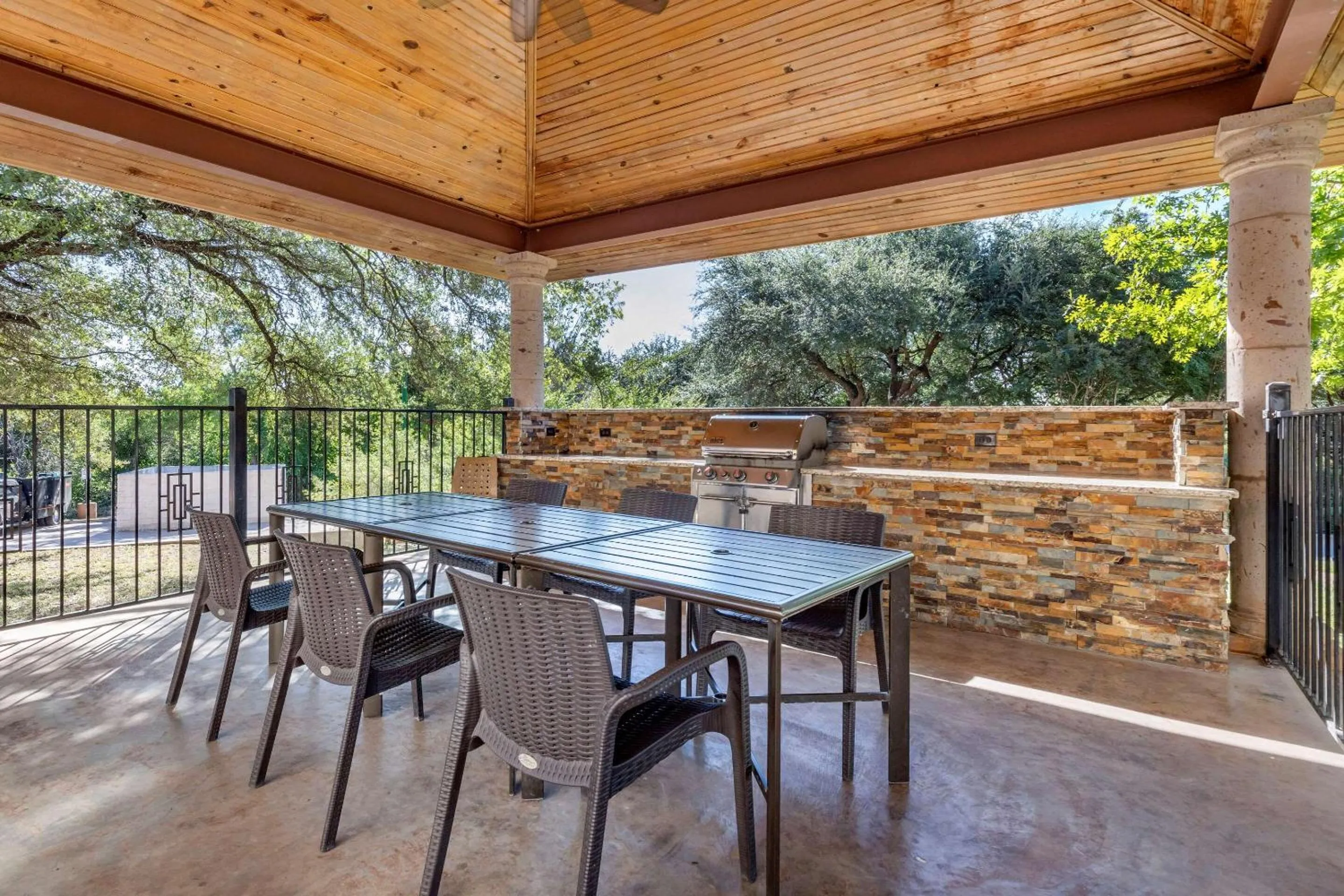 Patio in Comfort Suites Georgetown