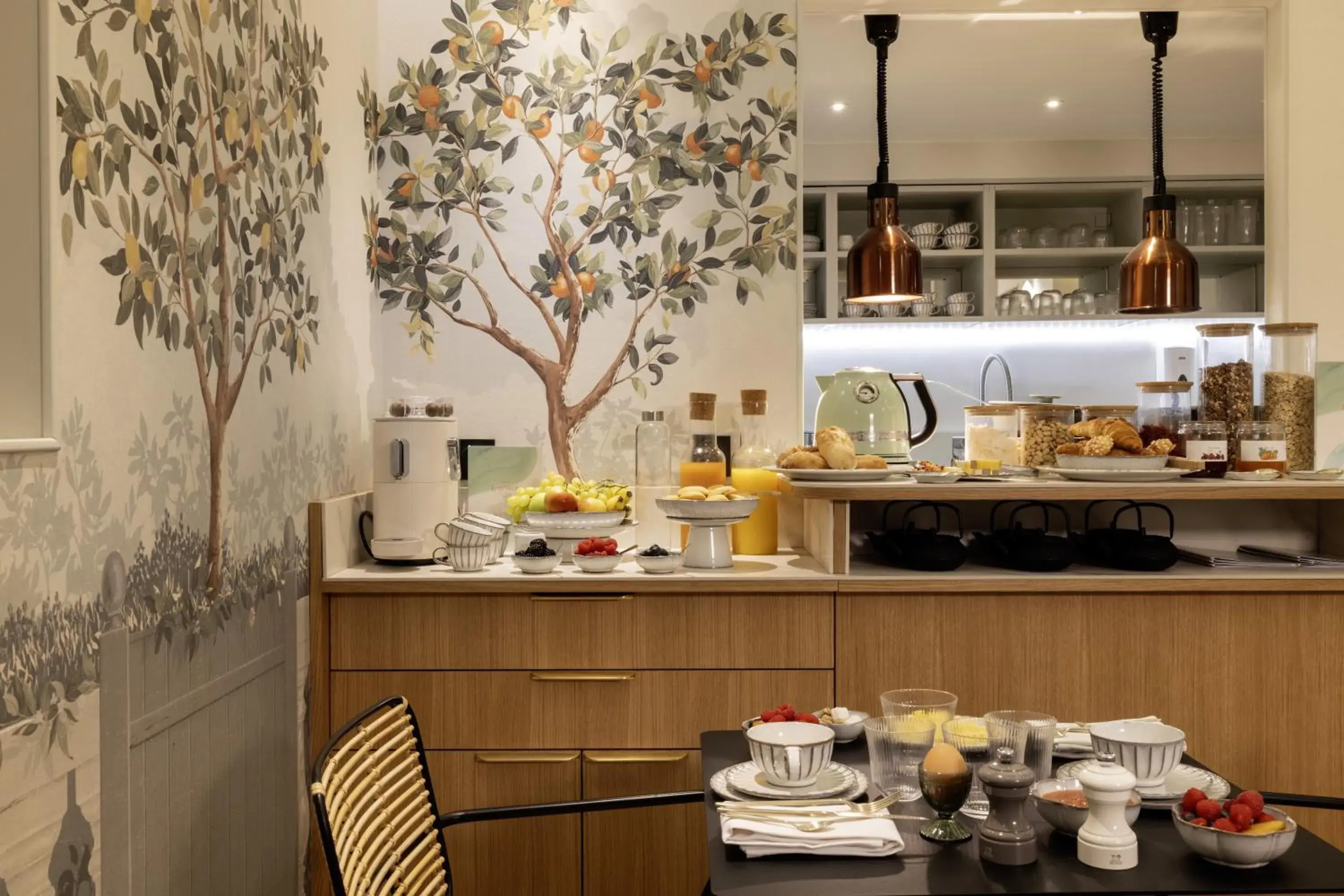 Breakfast in Hotel L de Lutece - Notre-Dame Breakfast in Hotel L de Lutece - Notre-Dame