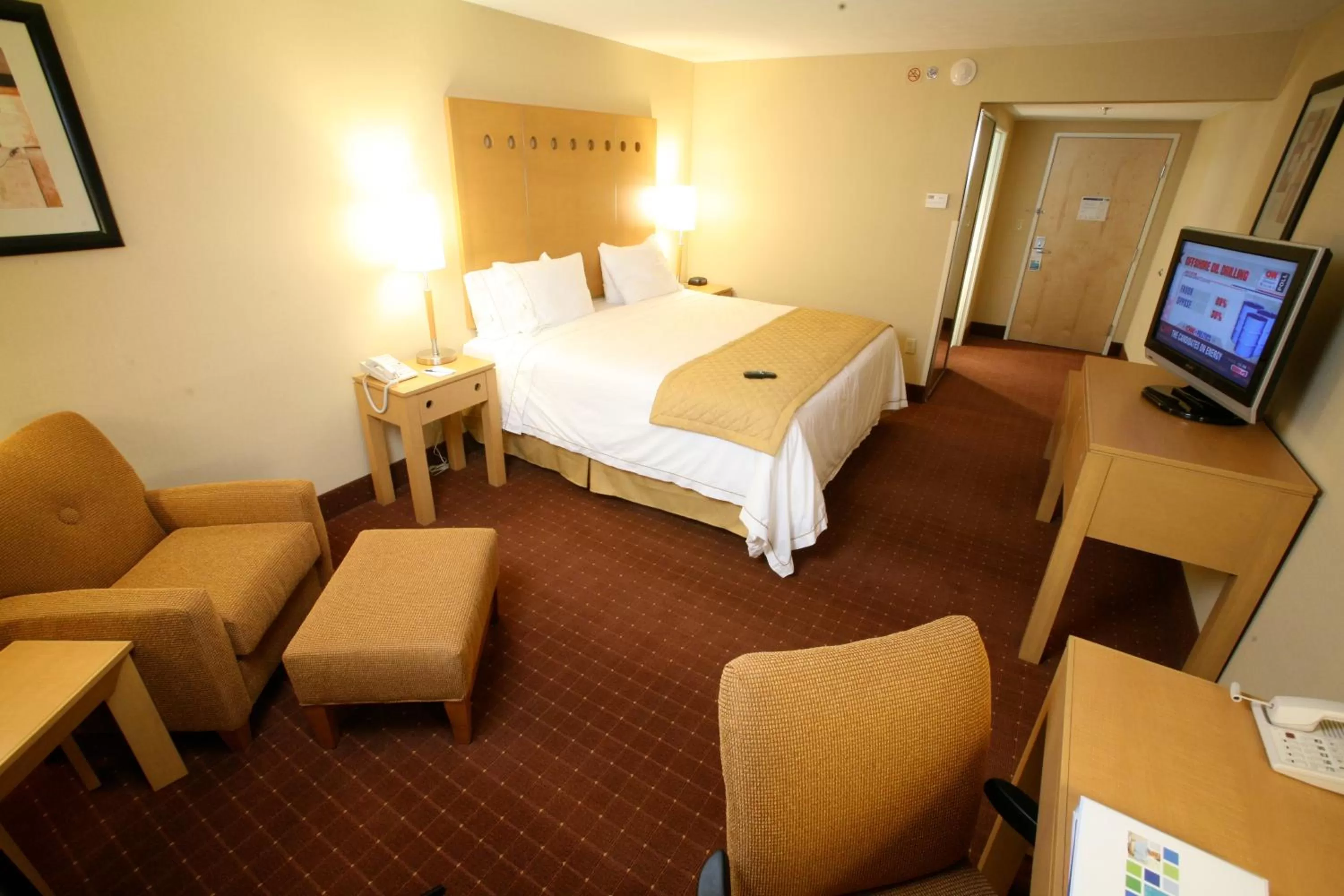 Photo of the whole room, Bed in Holiday Inn Express Saltillo Zona Aeropuerto by IHG