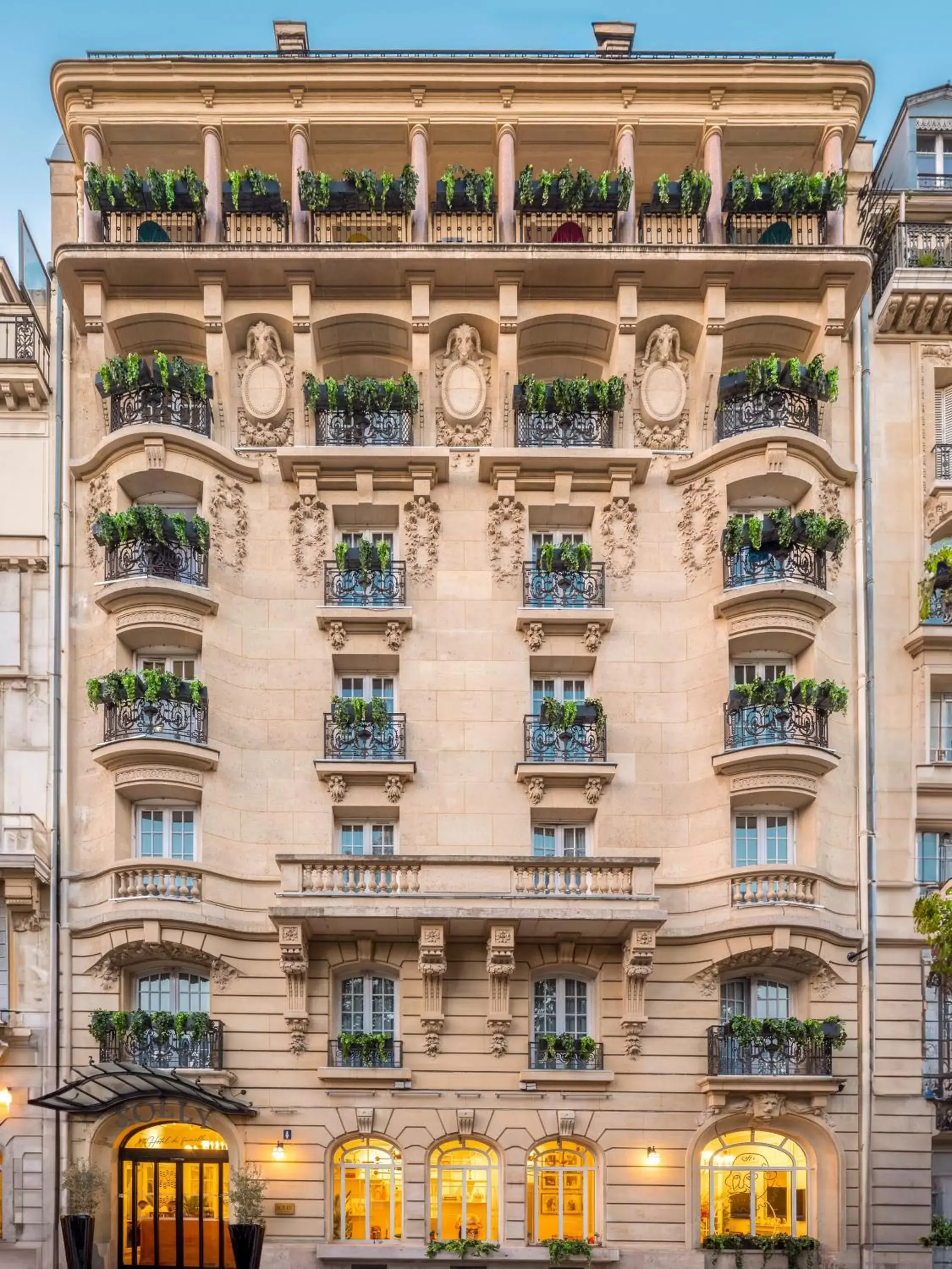 Property building in Solly Hôtel Paris