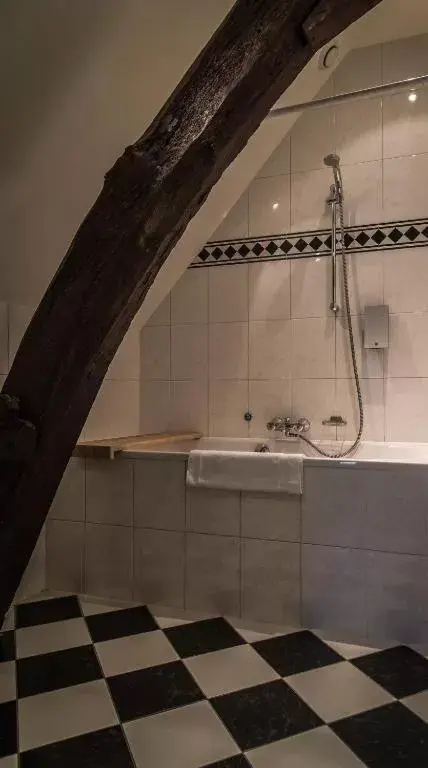 Bathroom in Hotel De Limbourg