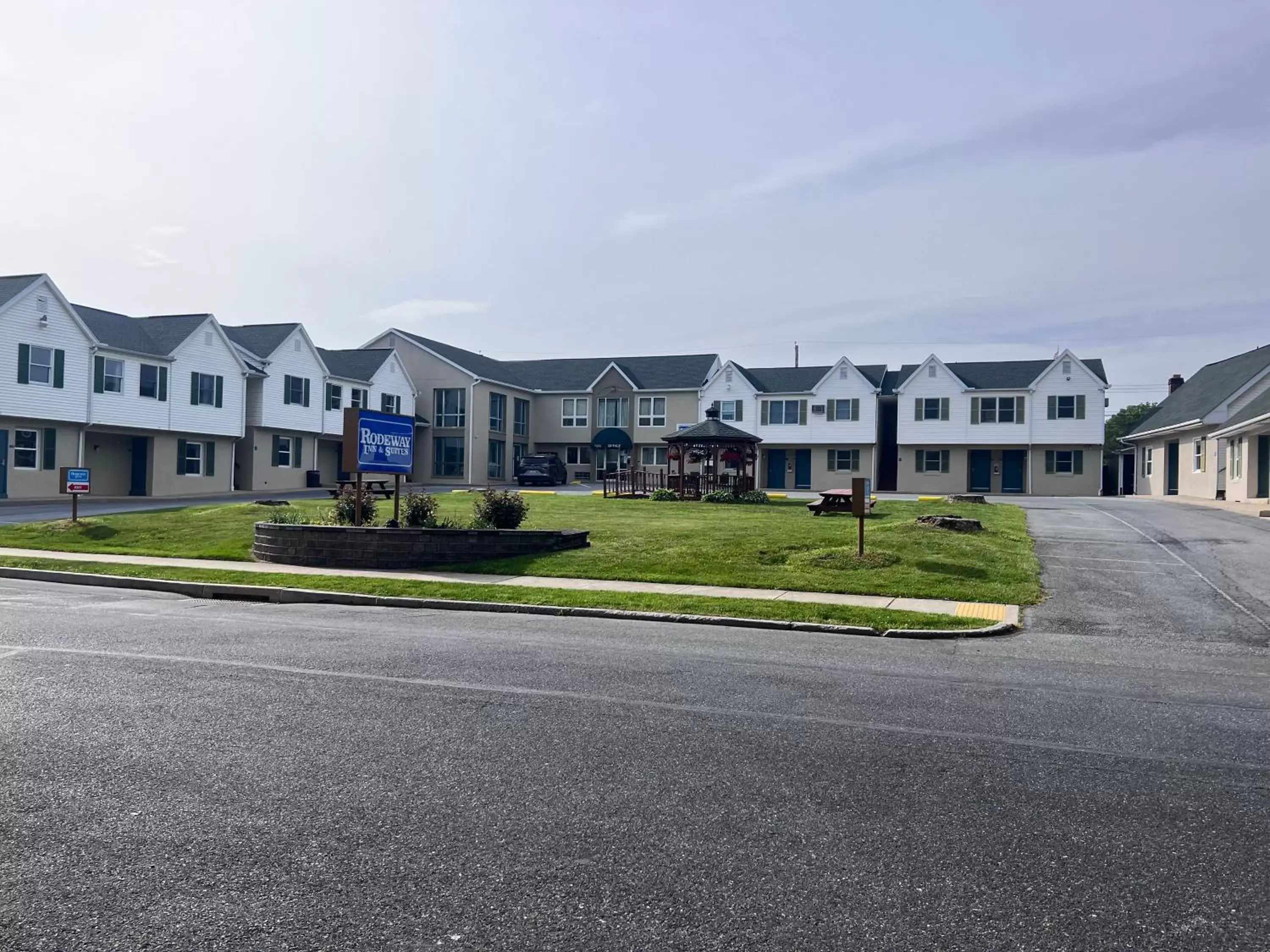 Property Building in Rodeway Inn & Suites Hershey