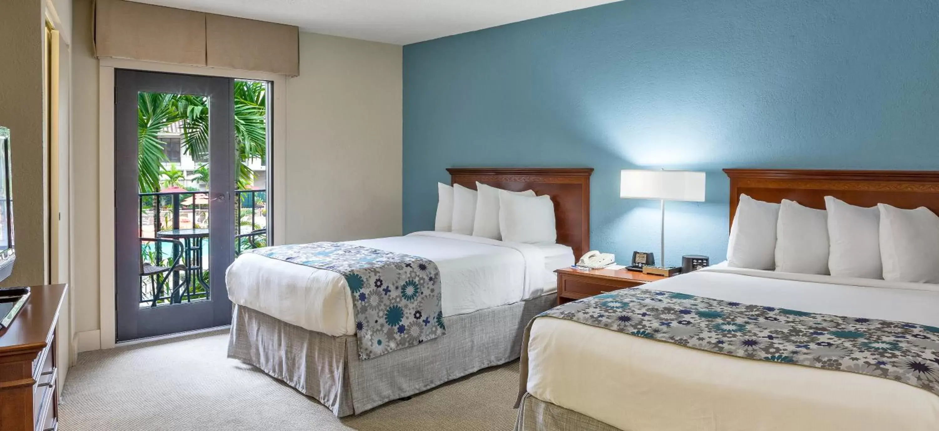 Bed in Wyndham Boca Raton Hotel