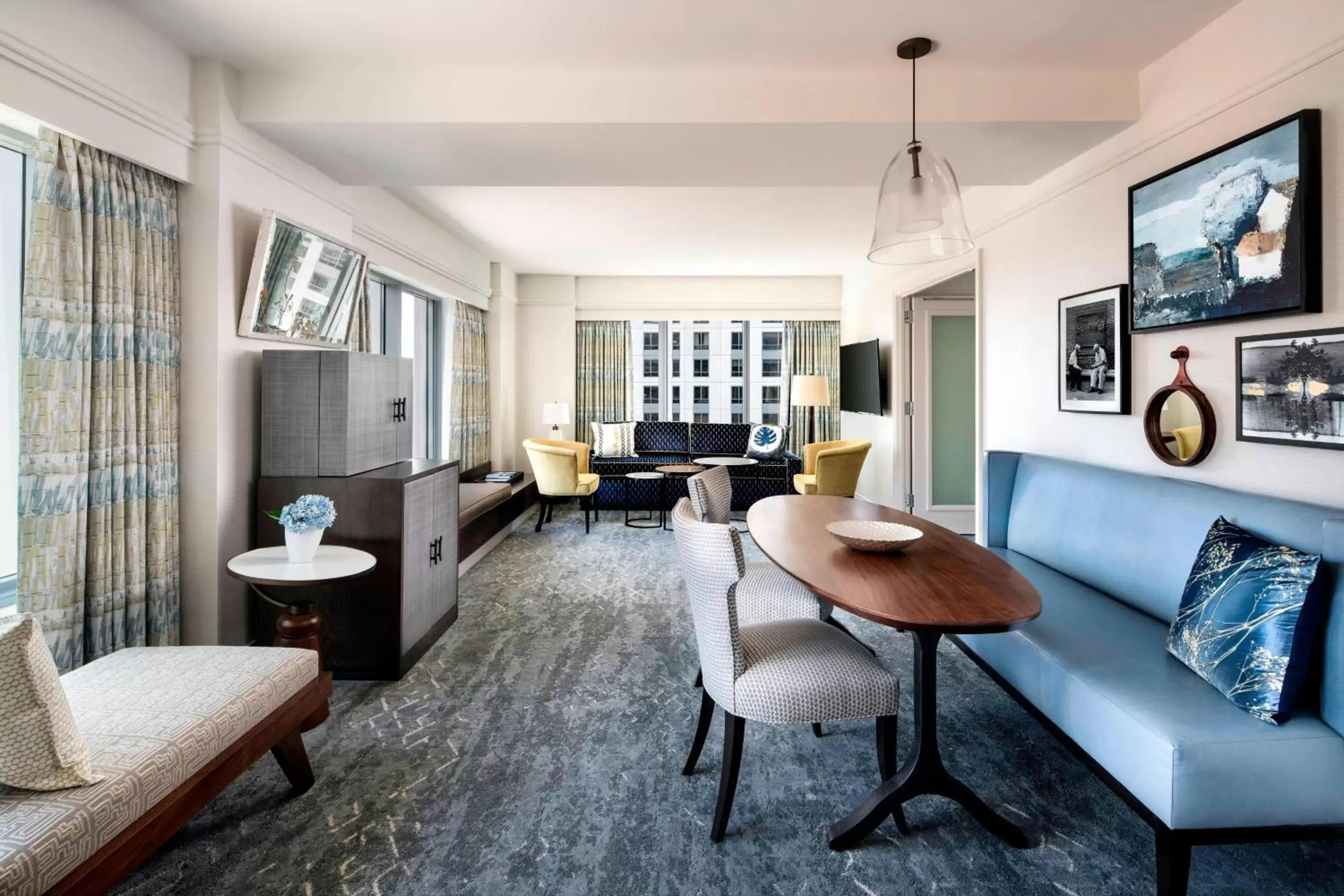 Living room, Seating Area in The Ritz-Carlton, Boston