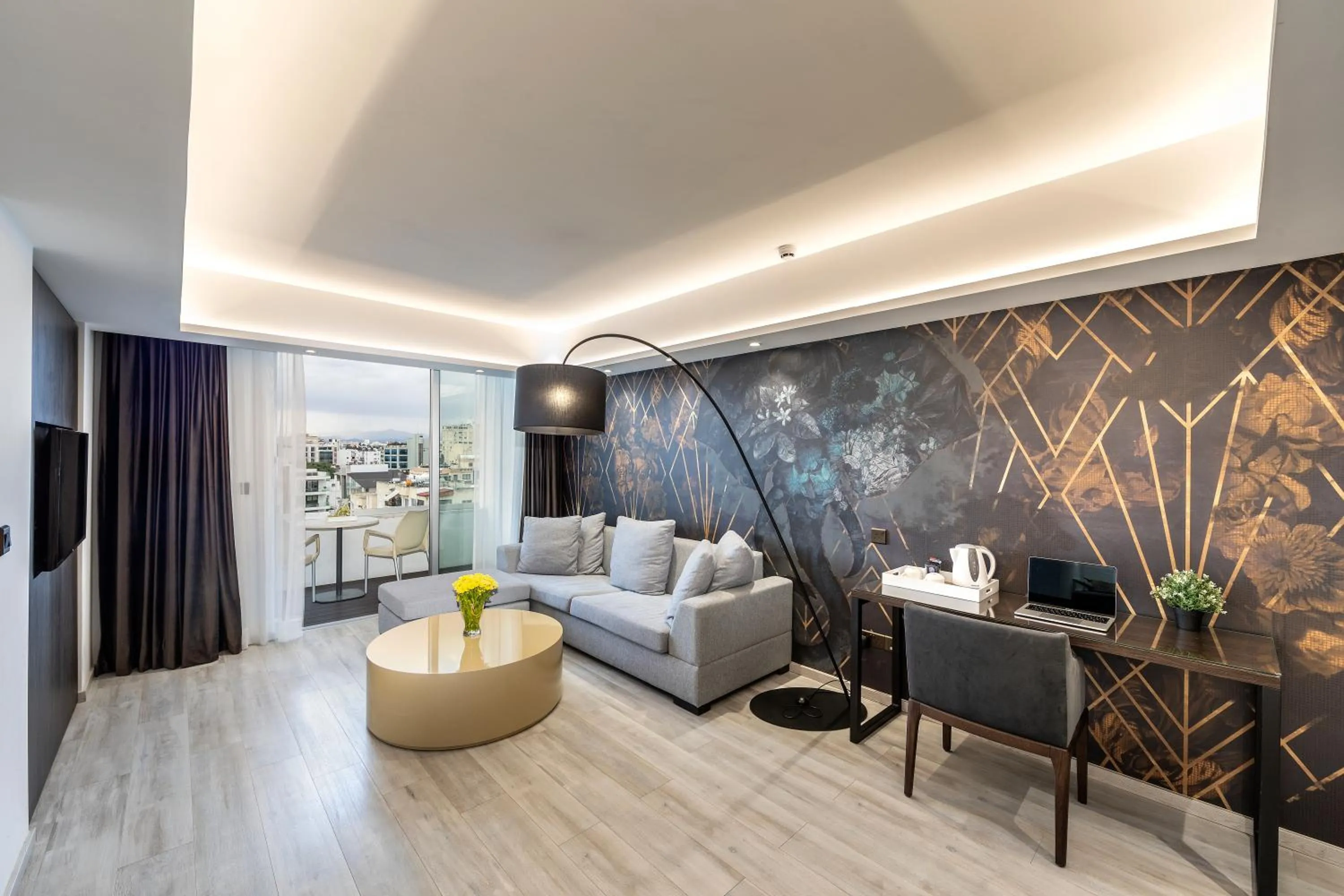 TV and multimedia in Almond Business Hotel