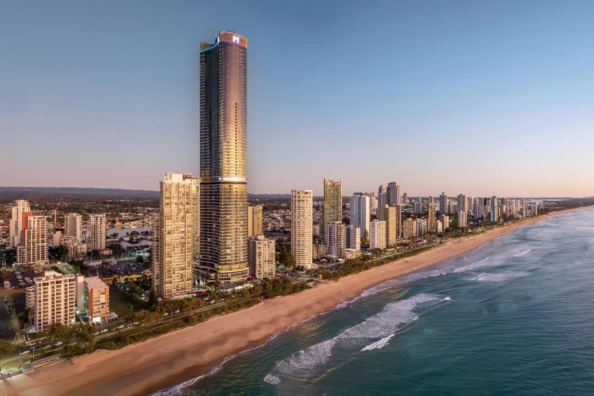 Property building in Meriton Suites Surfers Paradise