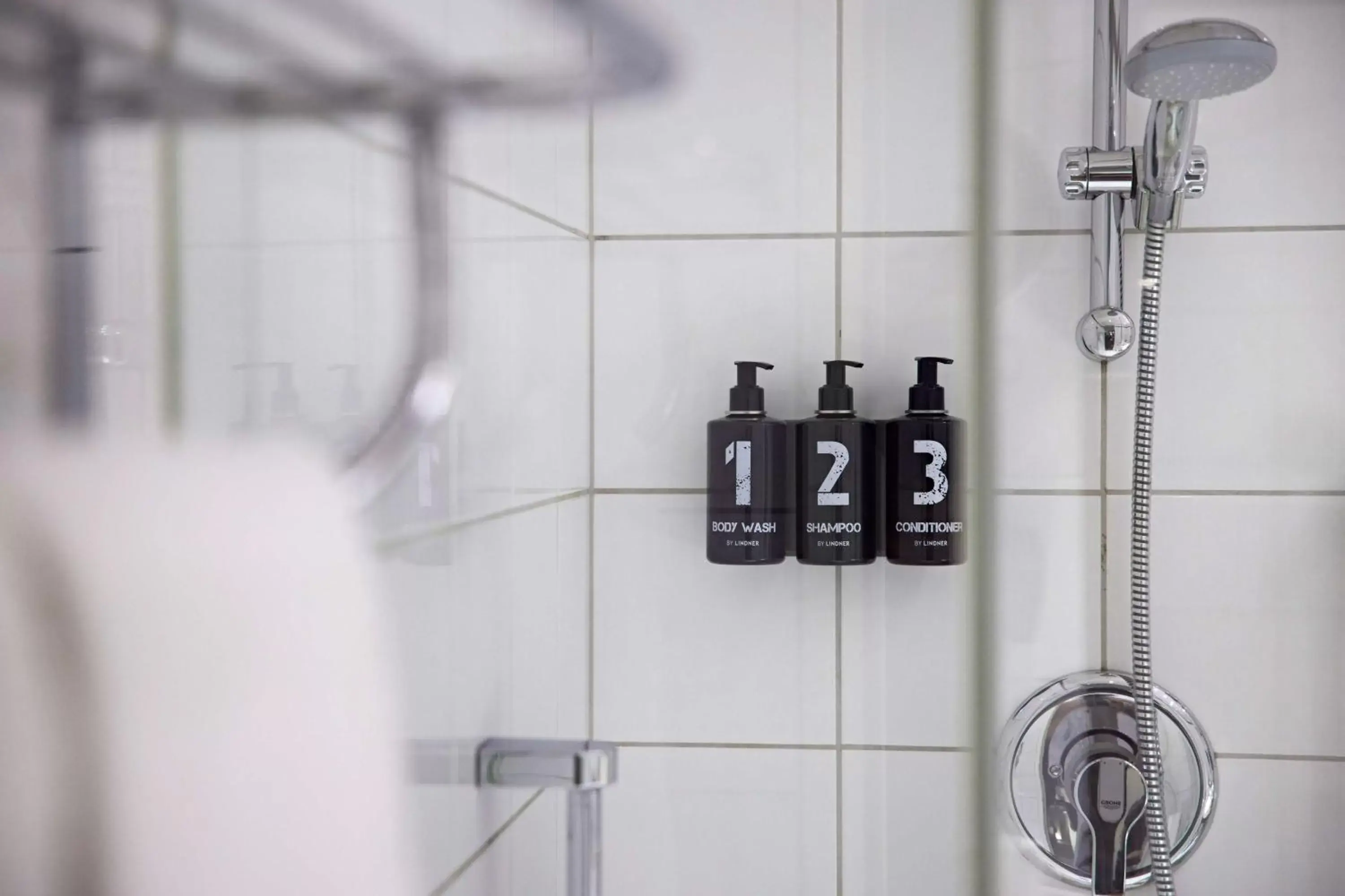 Bathroom in Lindner Hotel Leverkusen BayArena, part of JdV by Hyatt