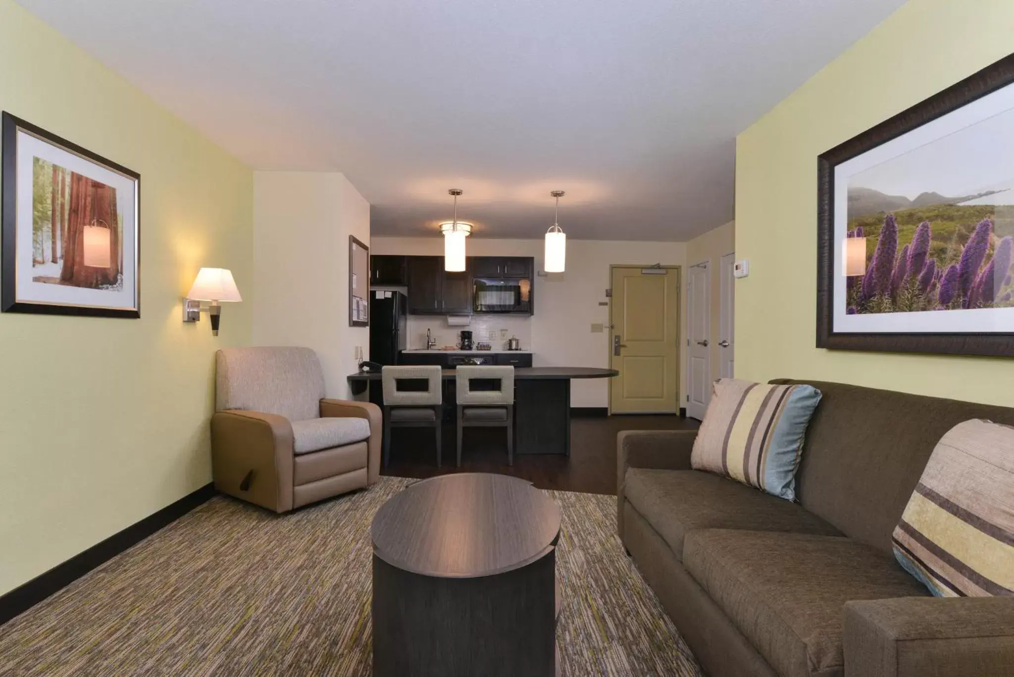 Photo of the whole room, Seating Area in Candlewood Suites Casper, an IHG Hotel