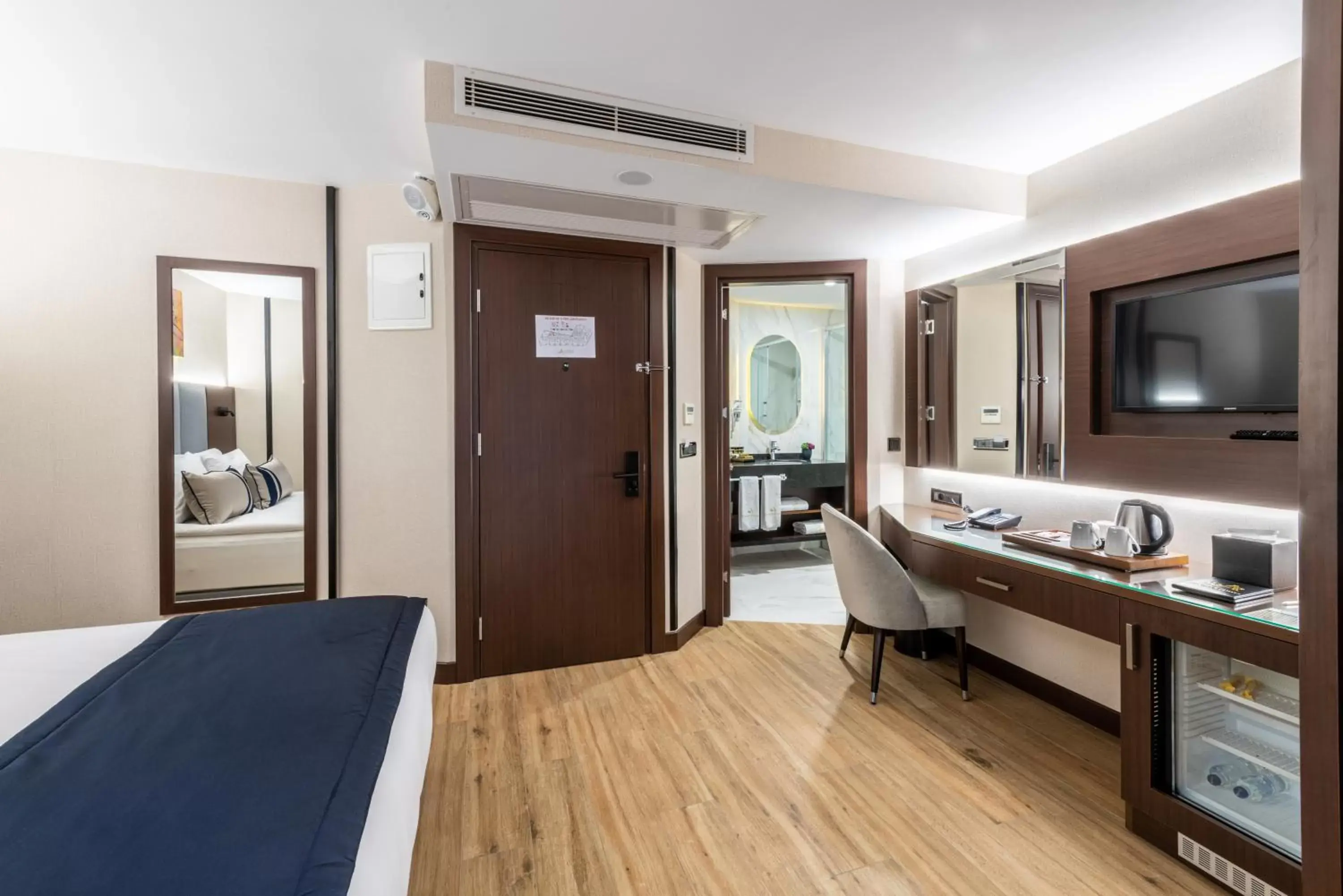 Photo of the whole room, Bed in Aprilis Deluxe Hotel Photo of the whole room, Bed in Aprilis Deluxe Hotel