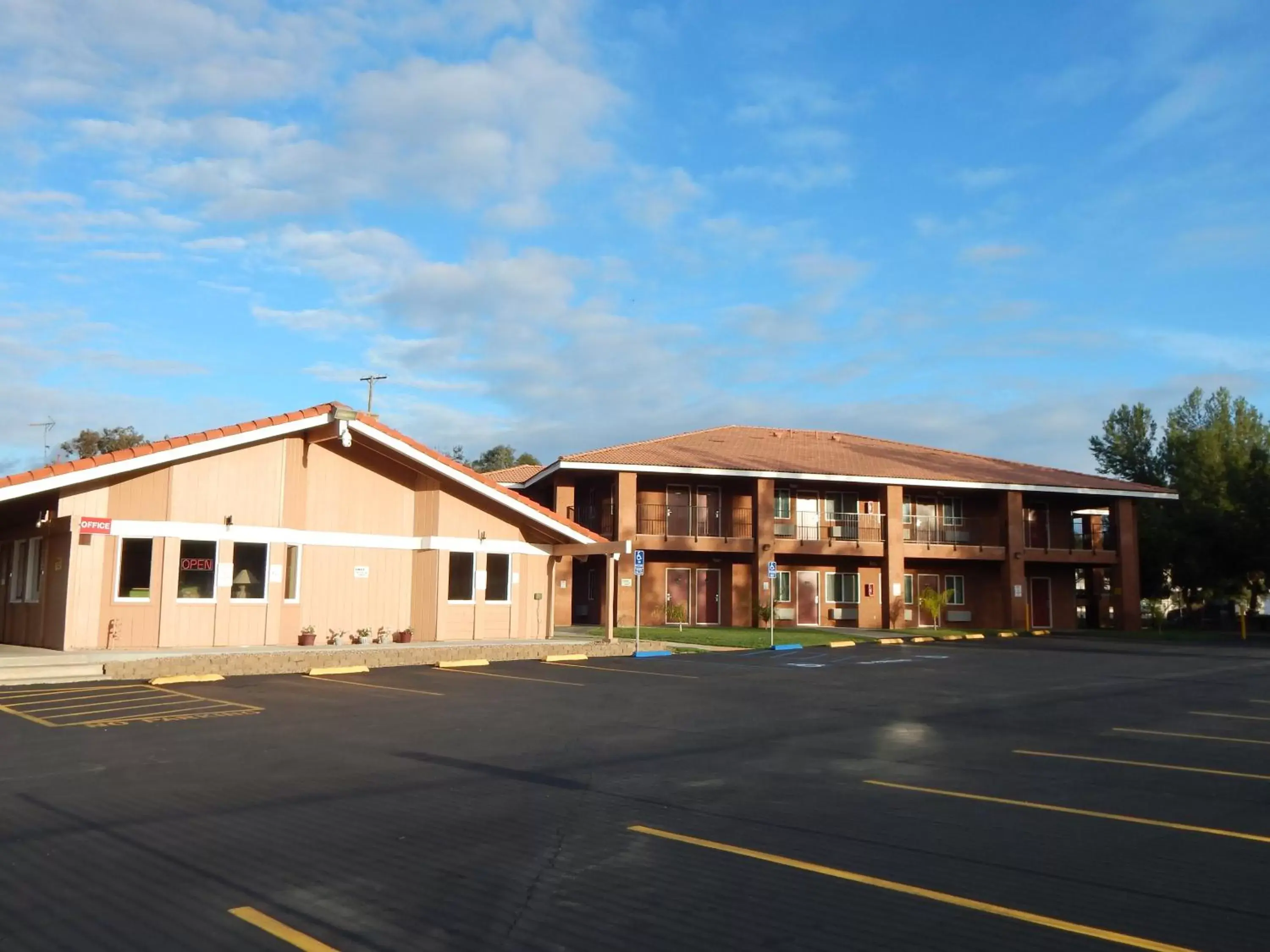 Property building in Rancho California Inn Temecula Property building in Rancho California Inn Temecula