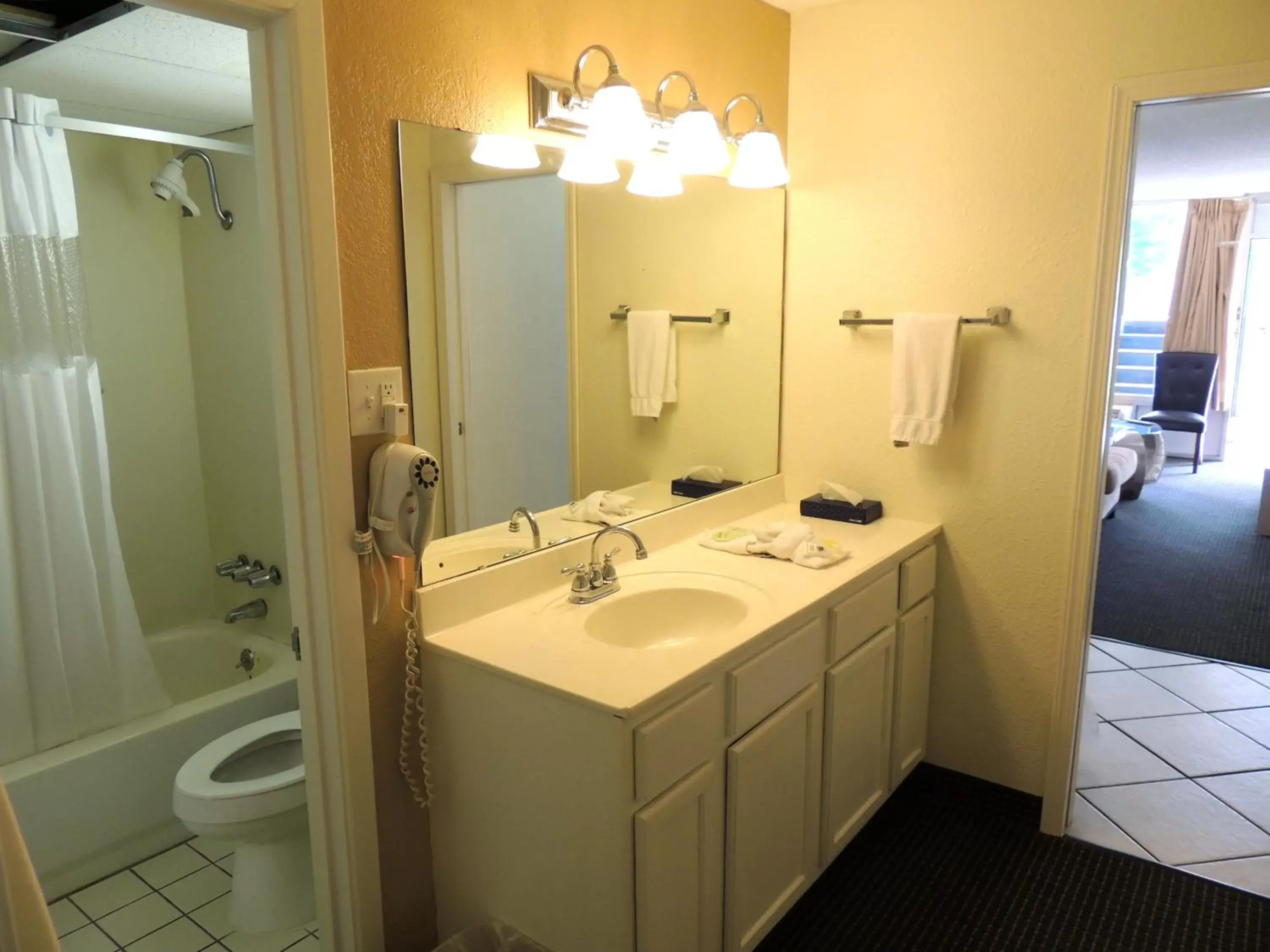 Day, Bathroom in Carmel Inn and Suites Thibodaux