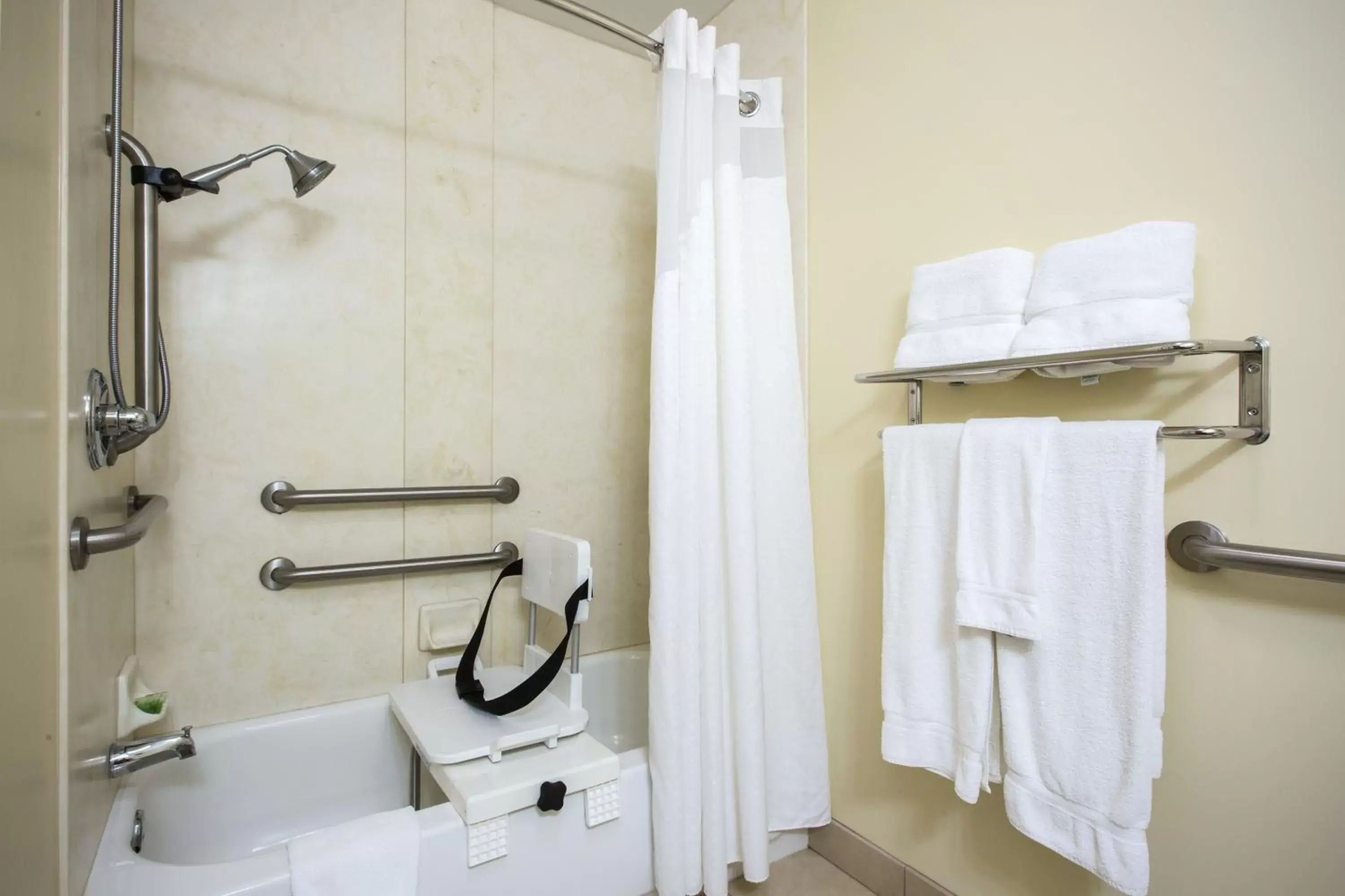 Photo of the whole room in Holiday Inn Express & Suites Vandalia by IHG Photo of the whole room in Holiday Inn Express & Suites Vandalia by IHG