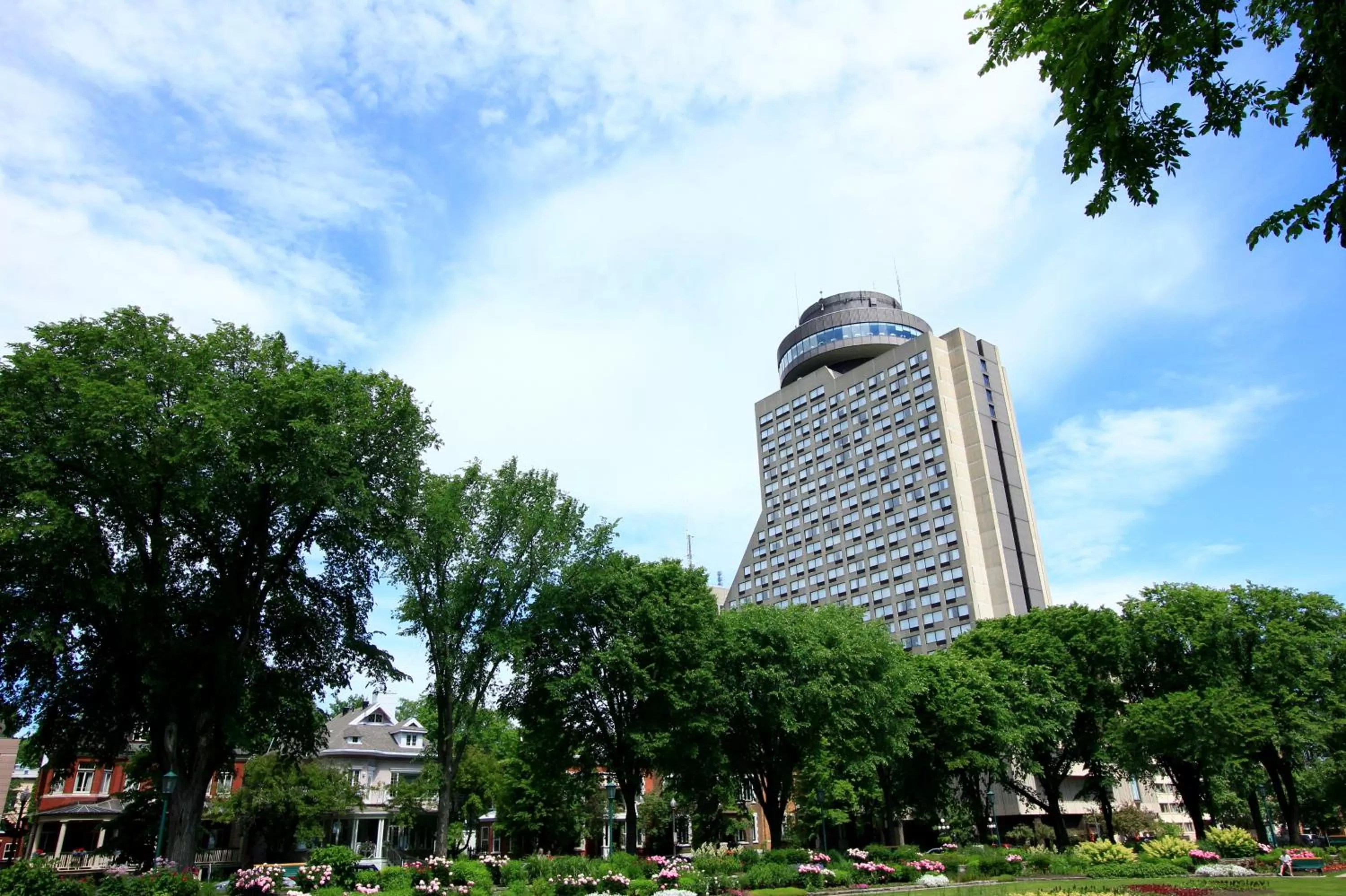 Summer in Hôtel Le Concorde Québec