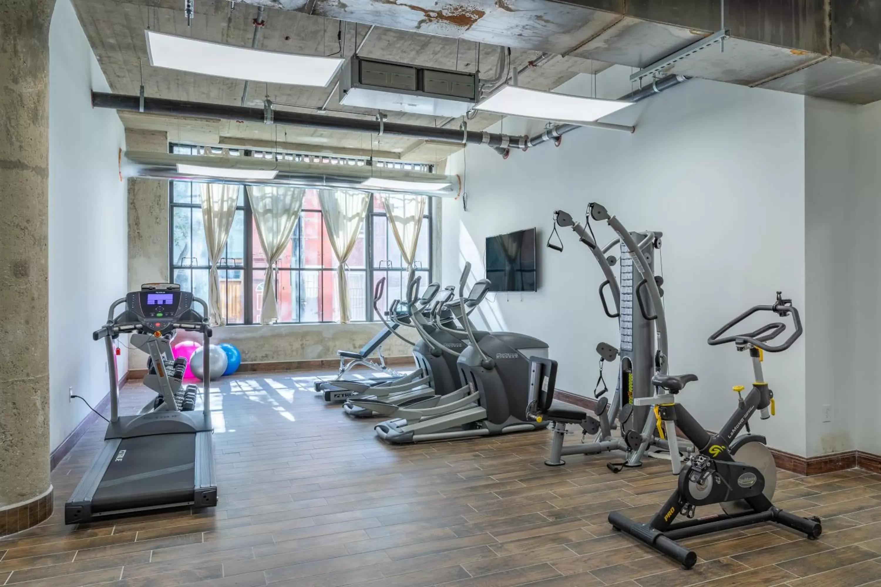 Fitness centre/facilities, Fitness Center/Facilities in Sosuite at Independence Lofts - Callowhill