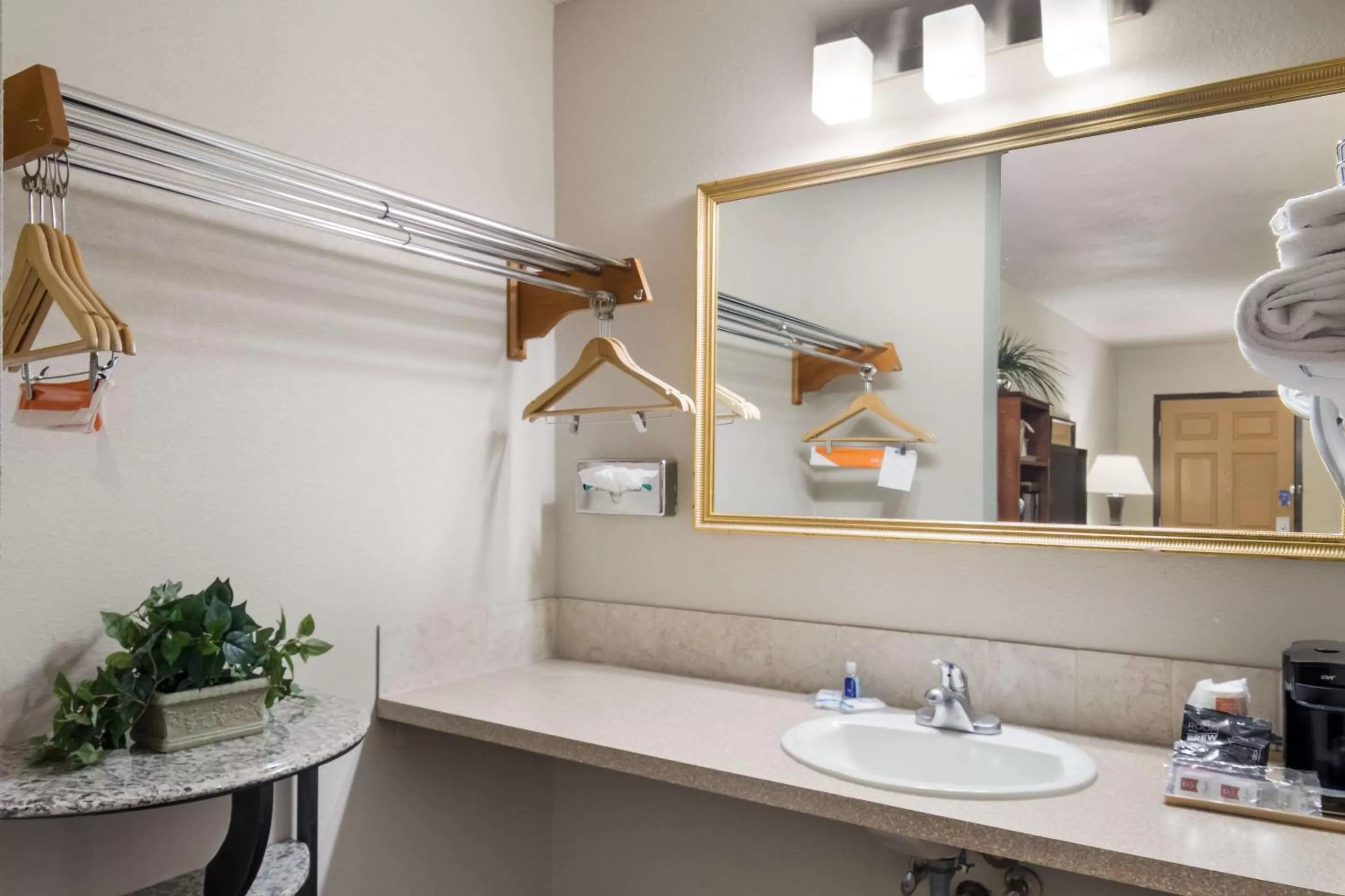 Bedroom in Rodeway Inn Fort Morgan