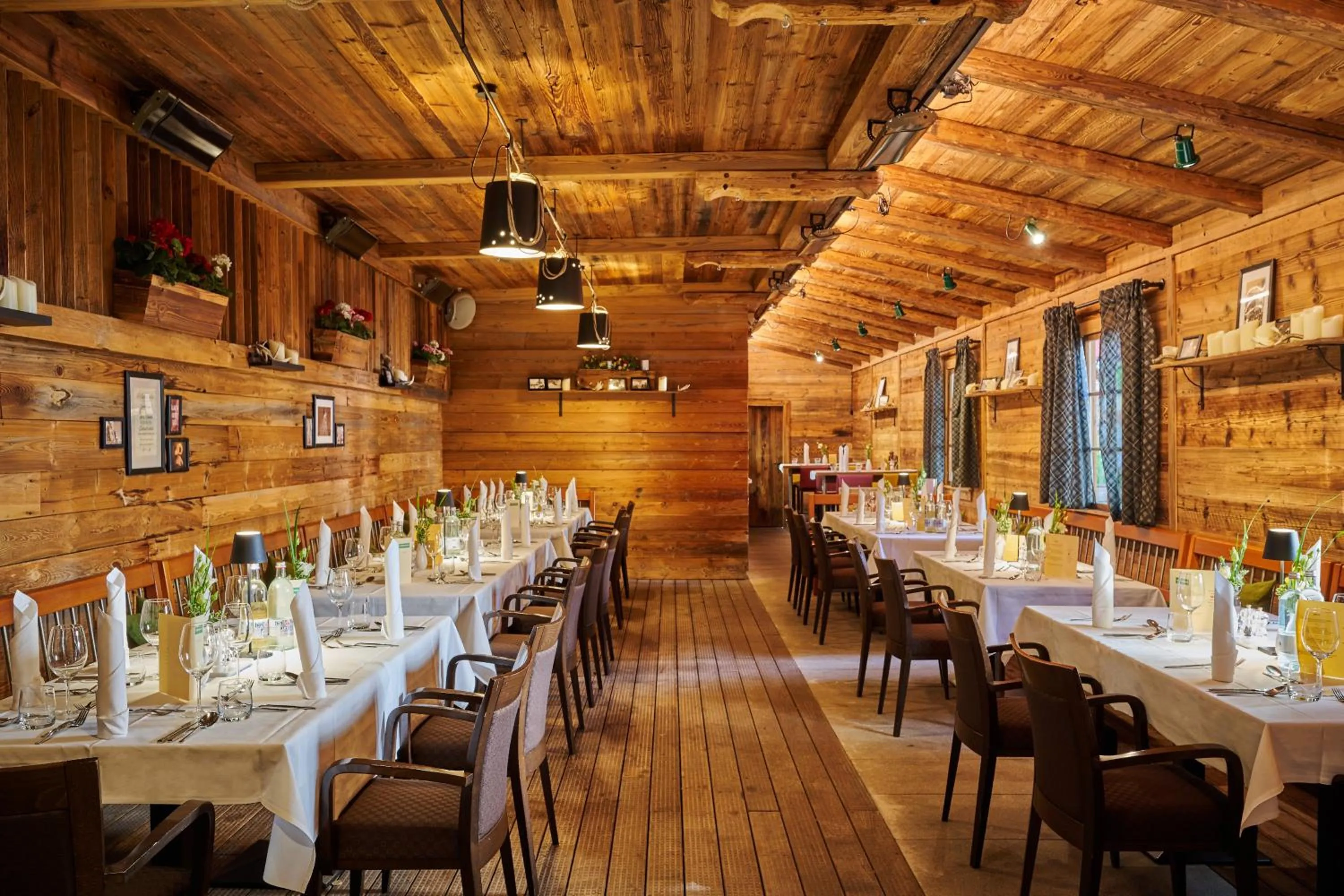 Restaurant/places to eat in Asam Hotel