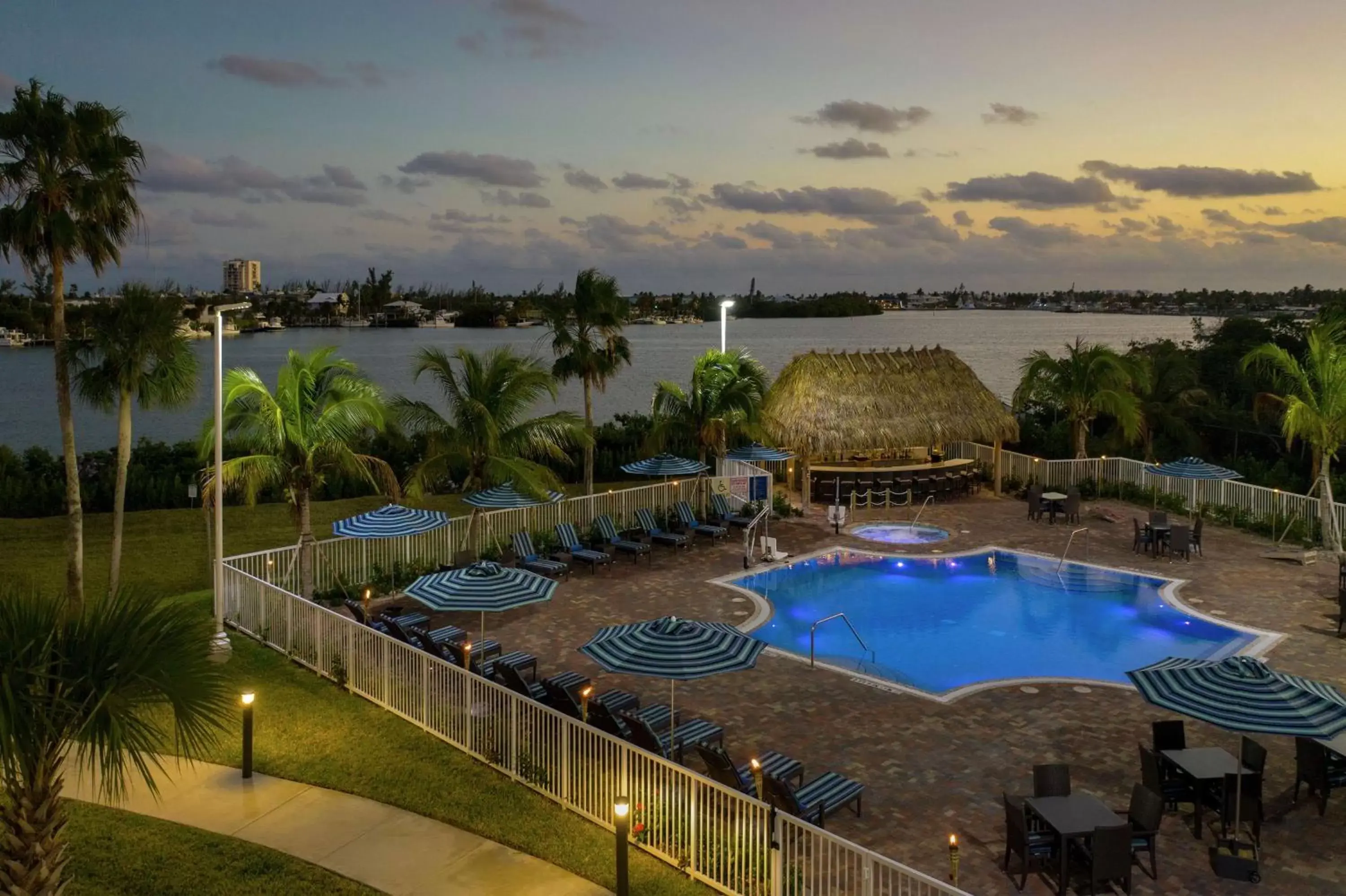 Property building, Pool View in Hampton Inn Marathon - Florida Keys