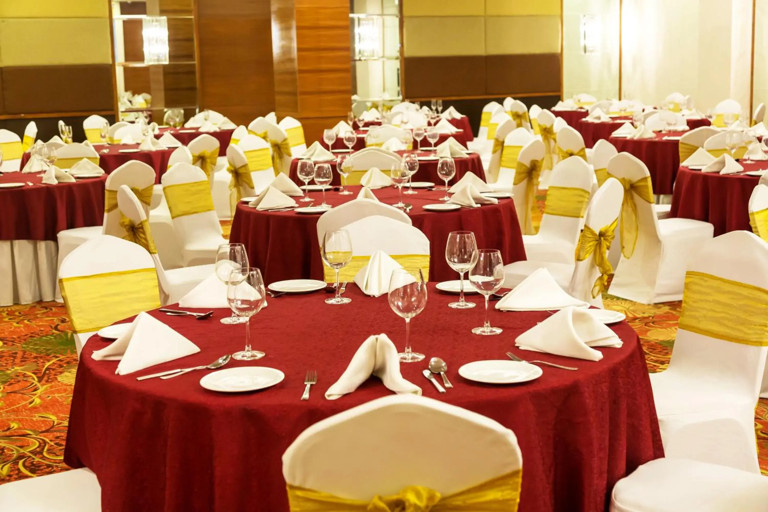 Food and drinks, Banquet Facilities in Kalyan Grand - a business hotel