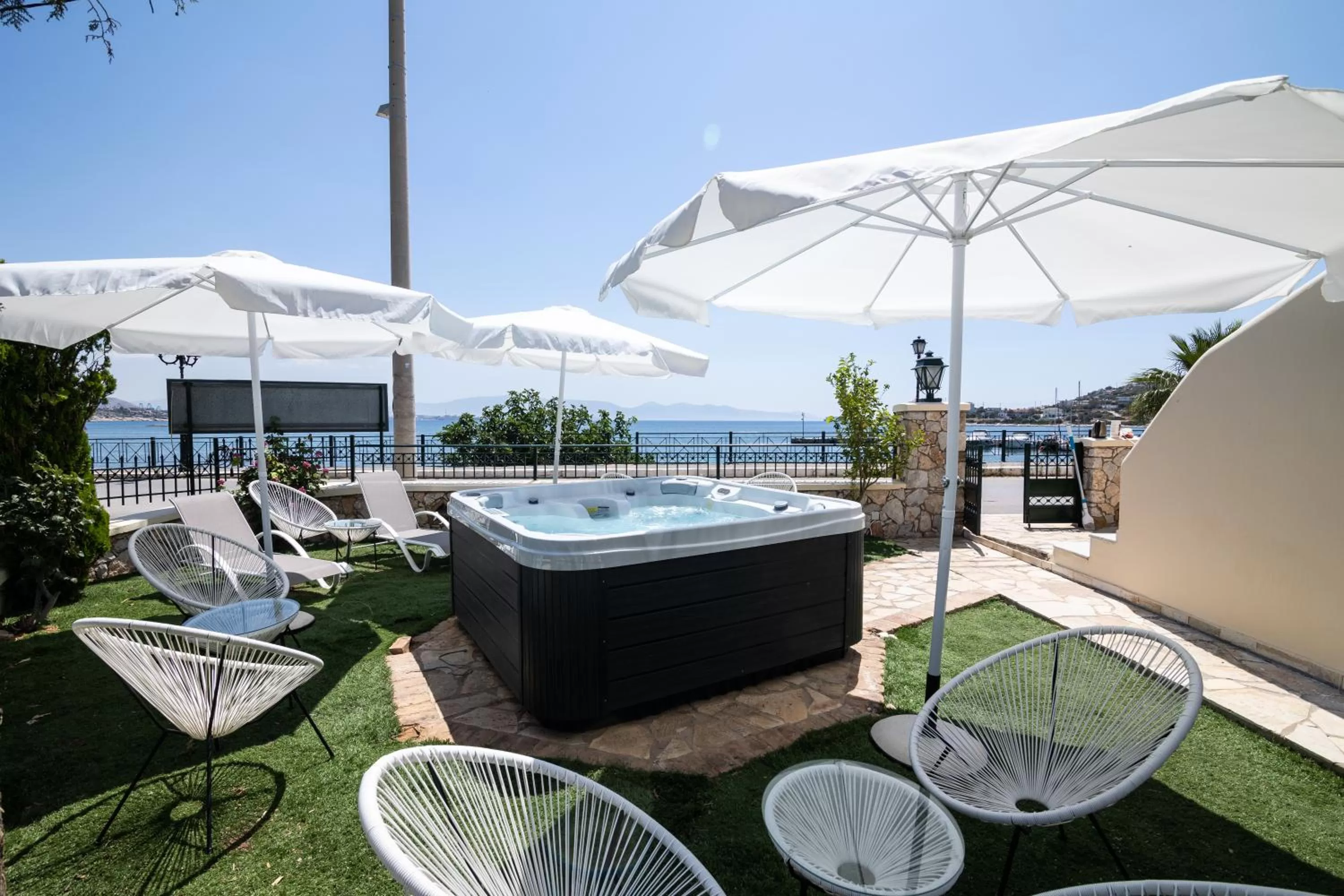 Hot Tub in Votsalakia Hotel & Luxury Apartments