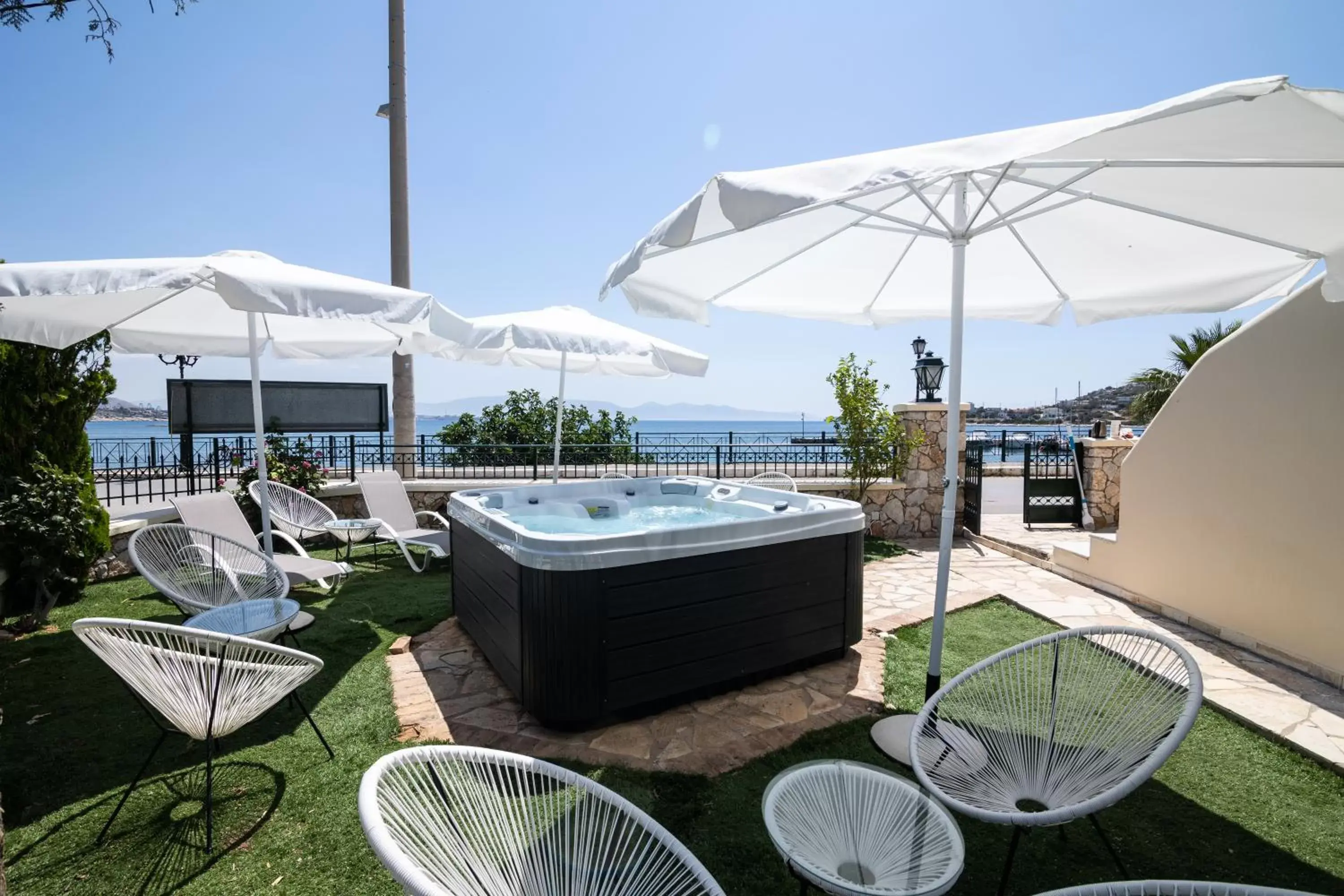 Hot Tub, Swimming Pool in Votsalakia Hotel & Suites