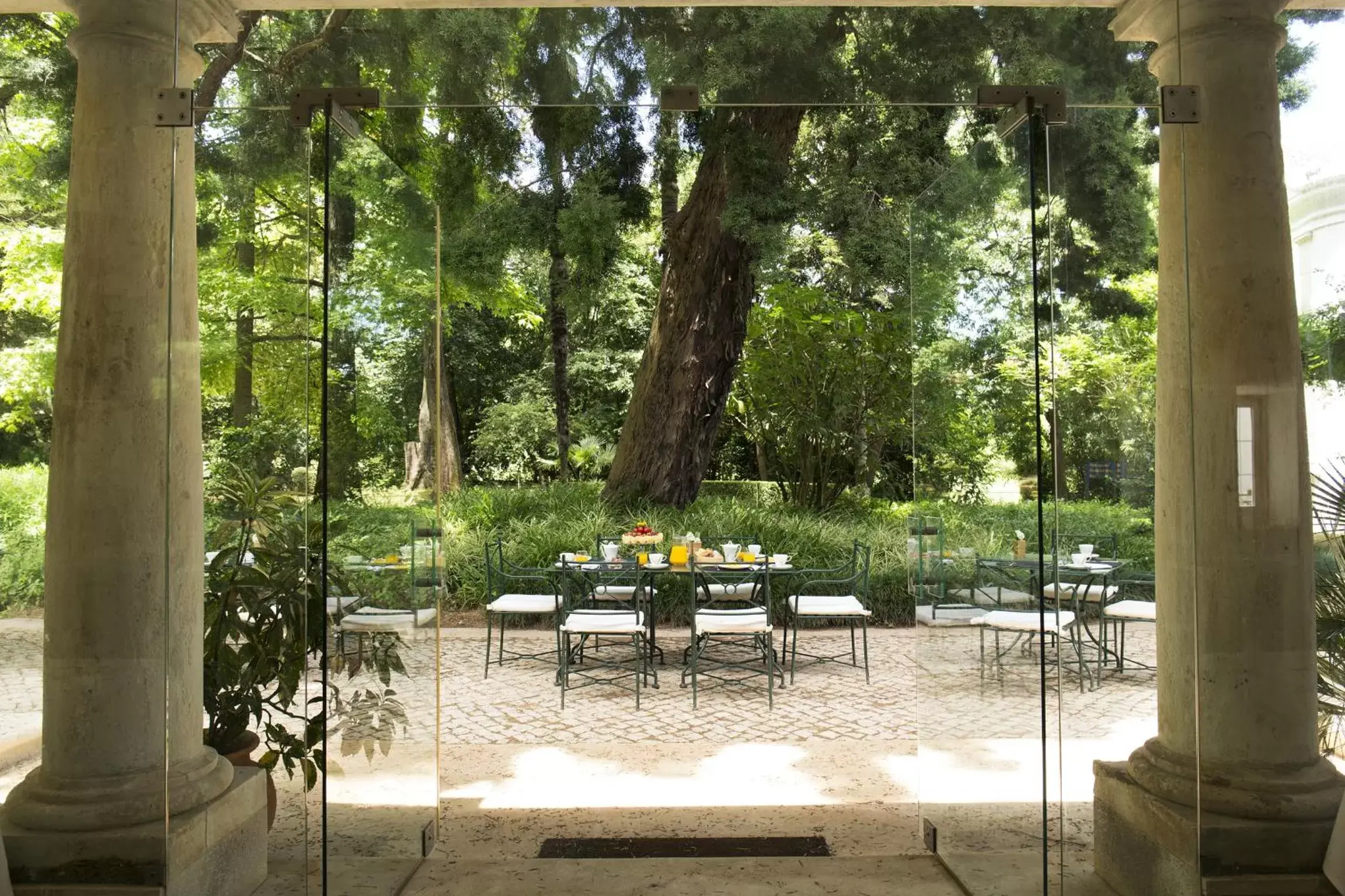 Restaurant/places to eat in Hotel Quinta das Lagrimas - Small Luxury Hotels Restaurant/places to eat in Hotel Quinta das Lagrimas - Small Luxury Hotels