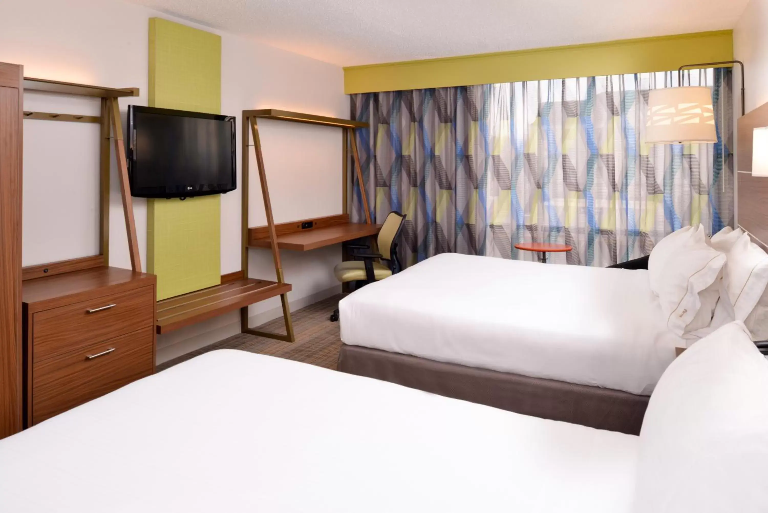 Bedroom, Bed in Holiday Inn Express & Suites Springfield, an IHG Hotel