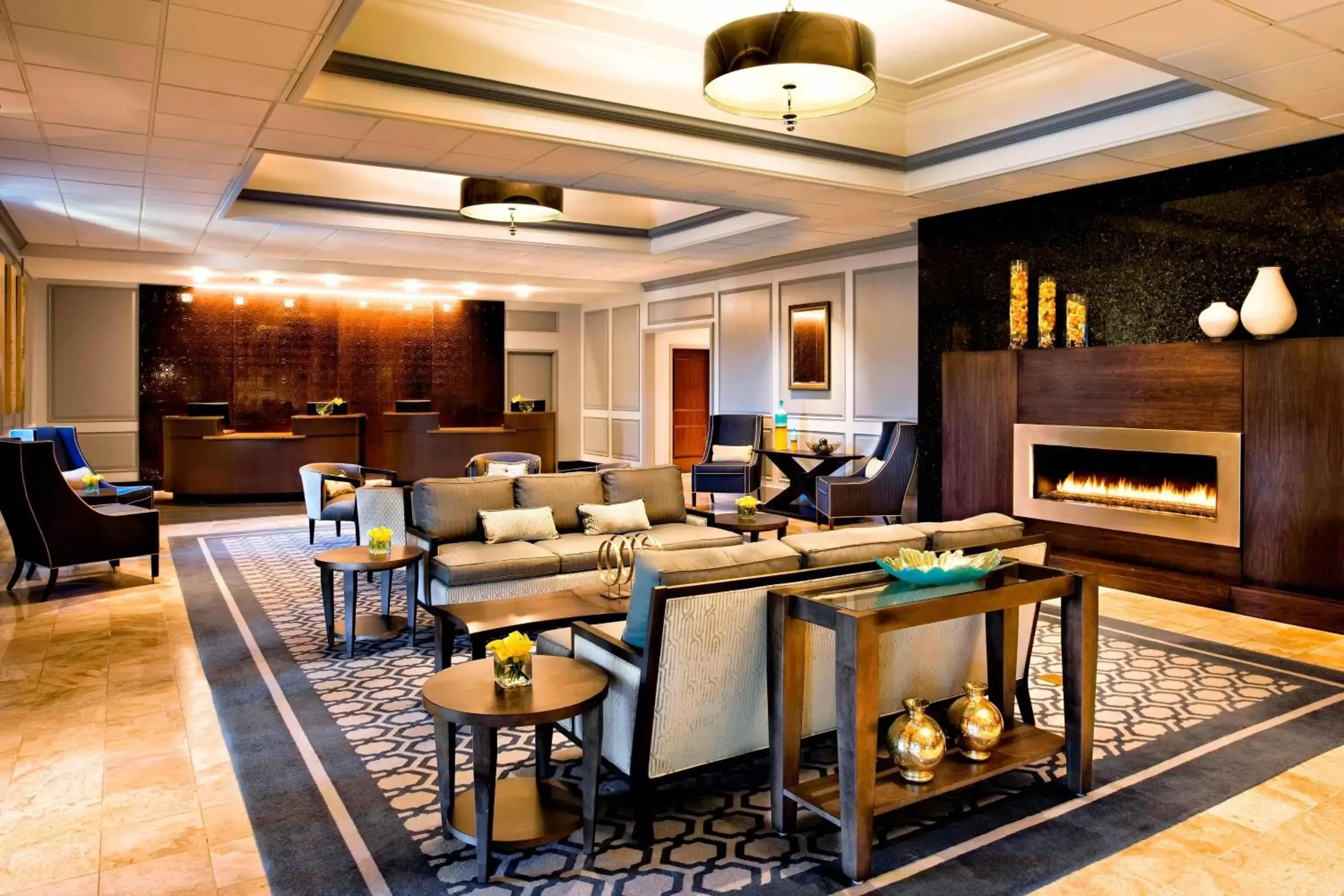 Lobby or reception, Restaurant/Places to Eat in Sheraton Framingham Hotel & Conference Center