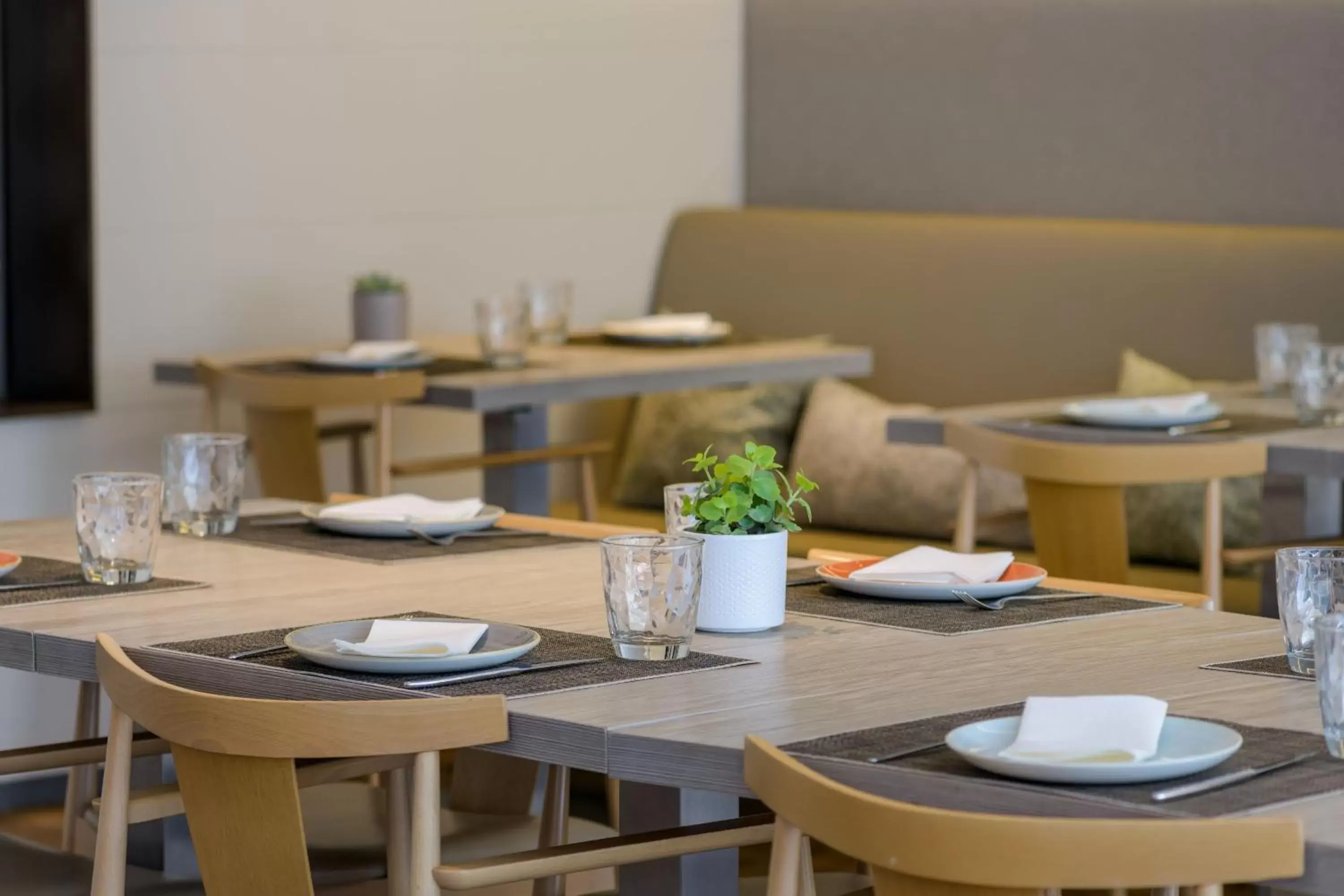 Lounge or bar, Restaurant/Places to Eat in AC Hotel San Cugat by Marriott