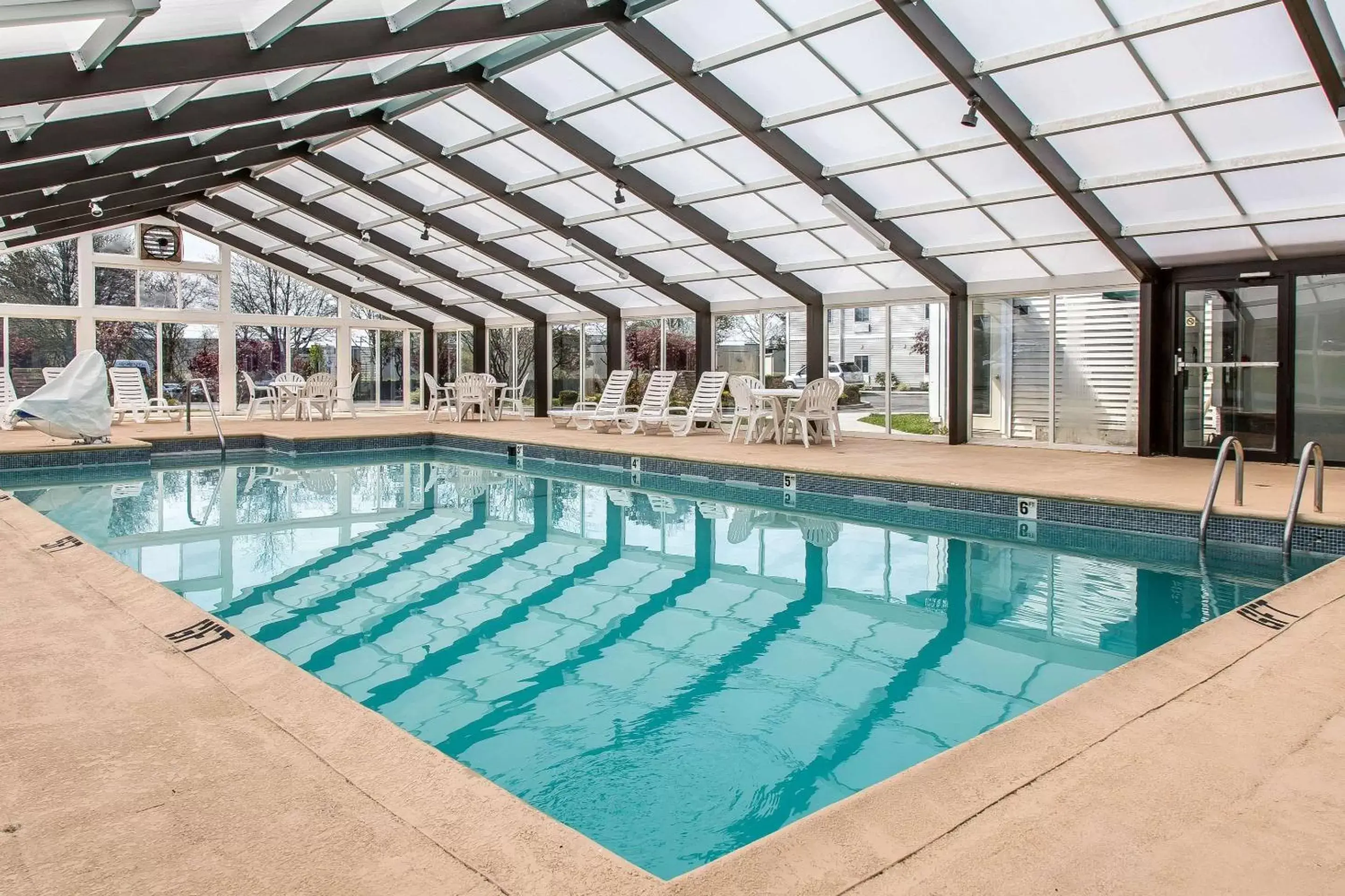 On site, Swimming Pool in Quality Inn & Suites Middletown - Newport