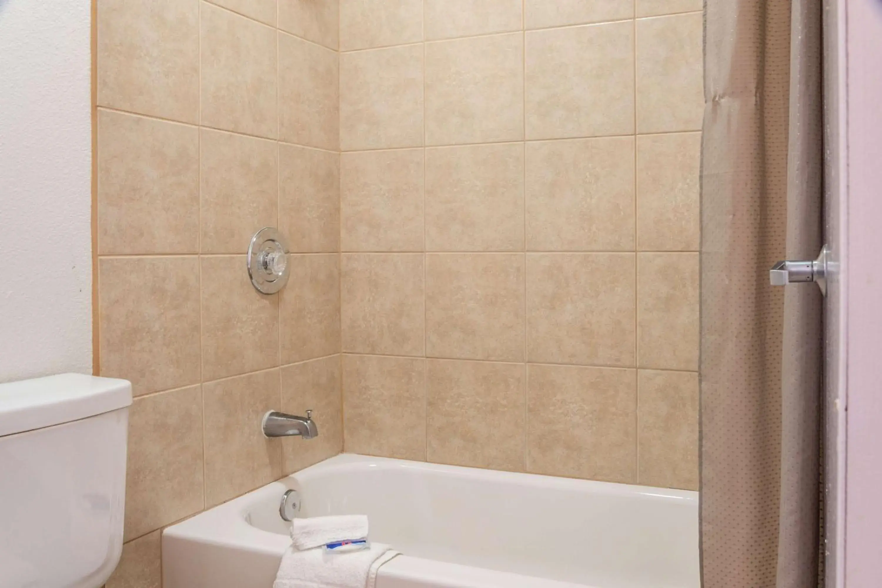 Toilet, Bathroom in Motel 6-Mesquite, TX - Rodeo - Convention Ctr