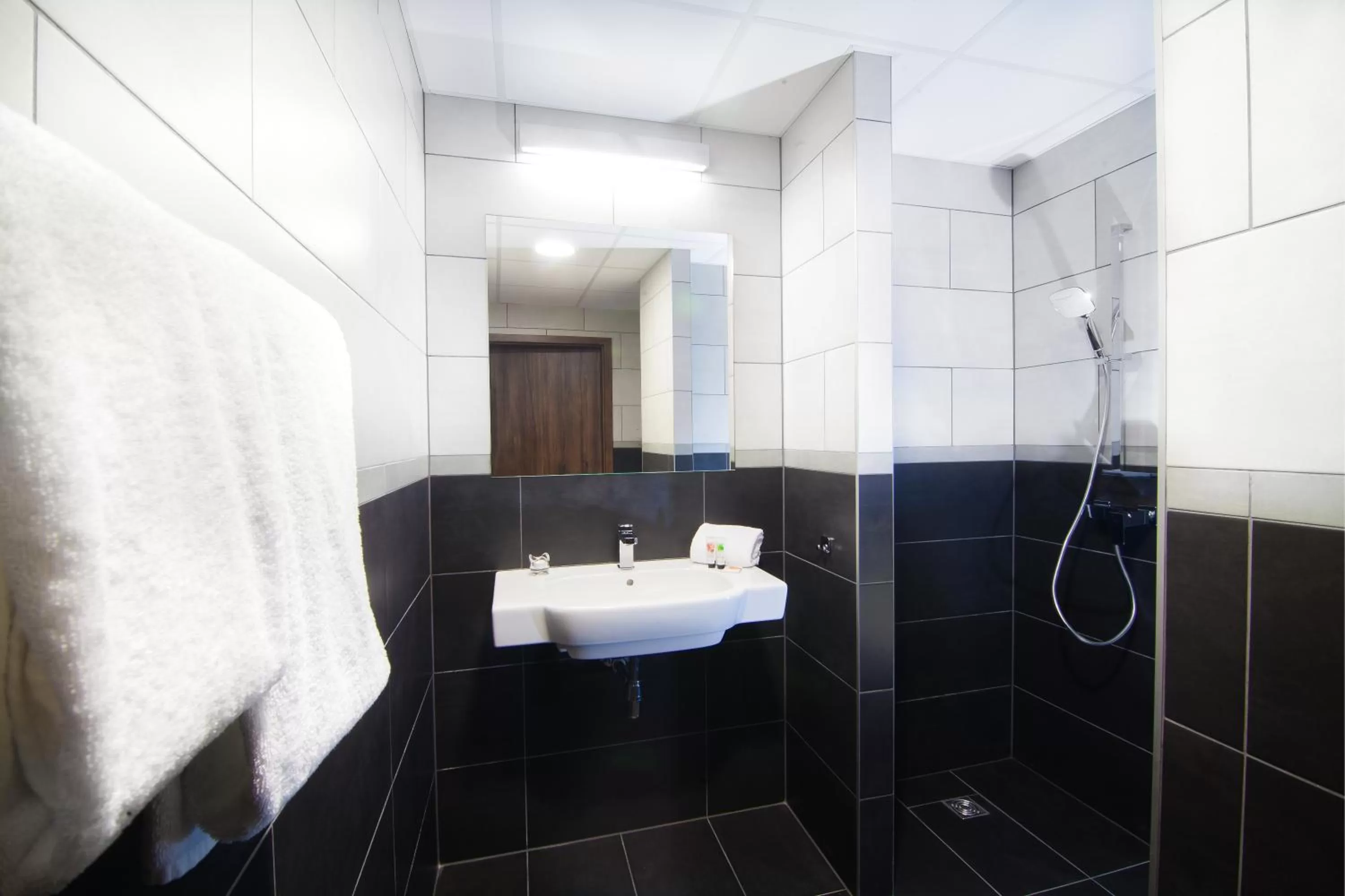 Shower in Vulcan Hotel