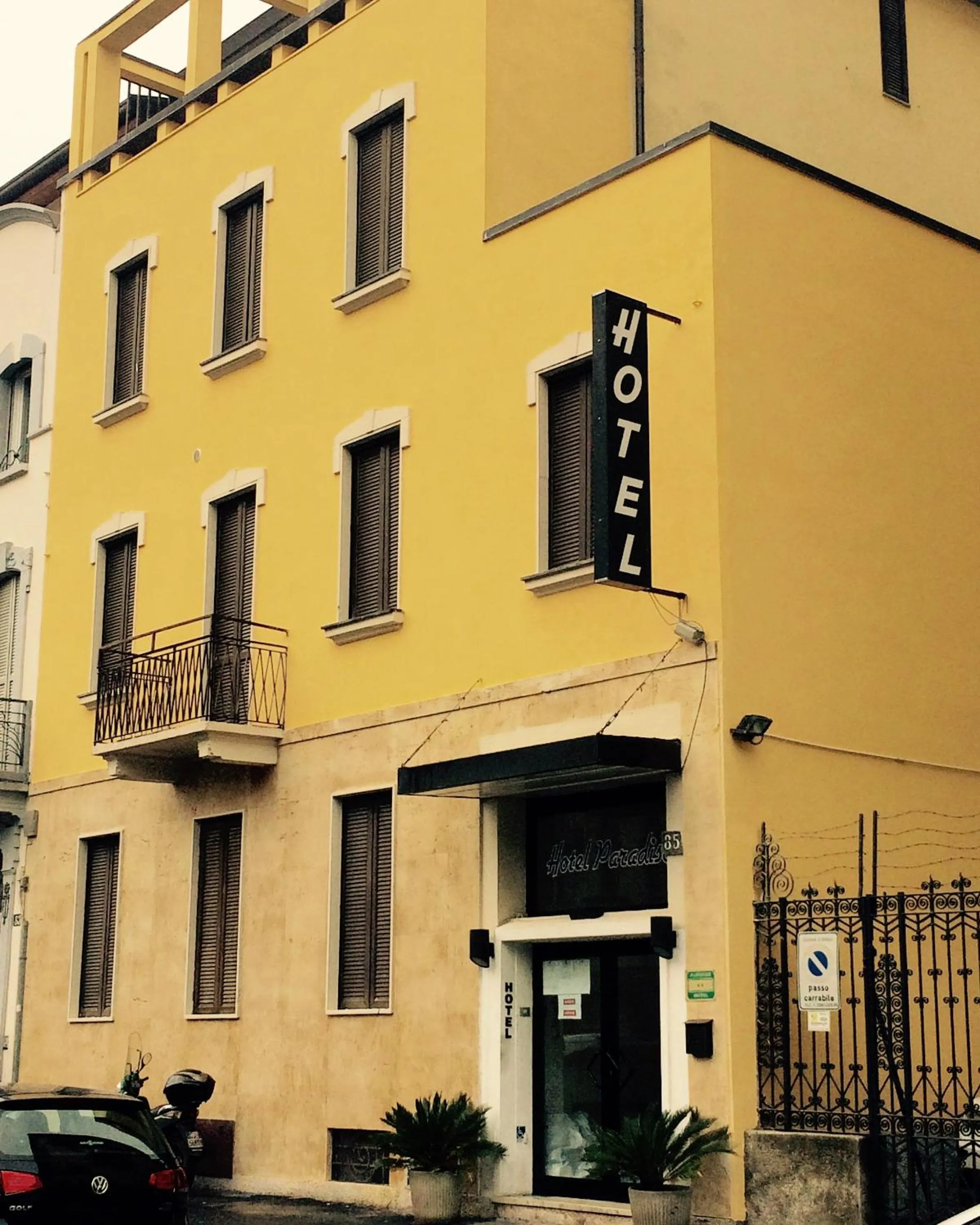 Facade/entrance in Hotel Paradiso