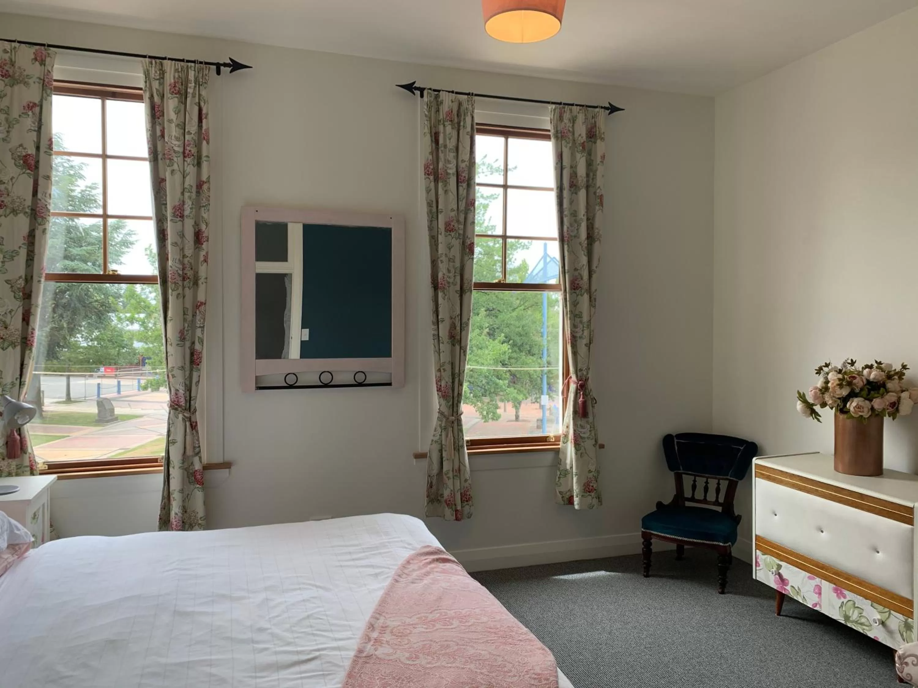 Photo of the whole room, Bed in The Brown Pub