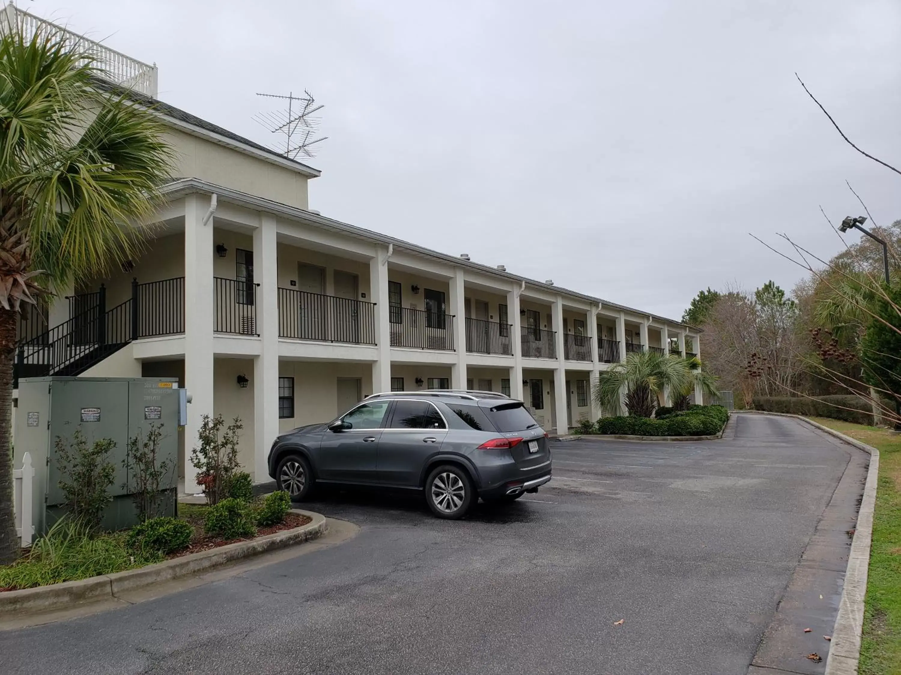 Property building in Peach Tree Inn Property building in Peach Tree Inn