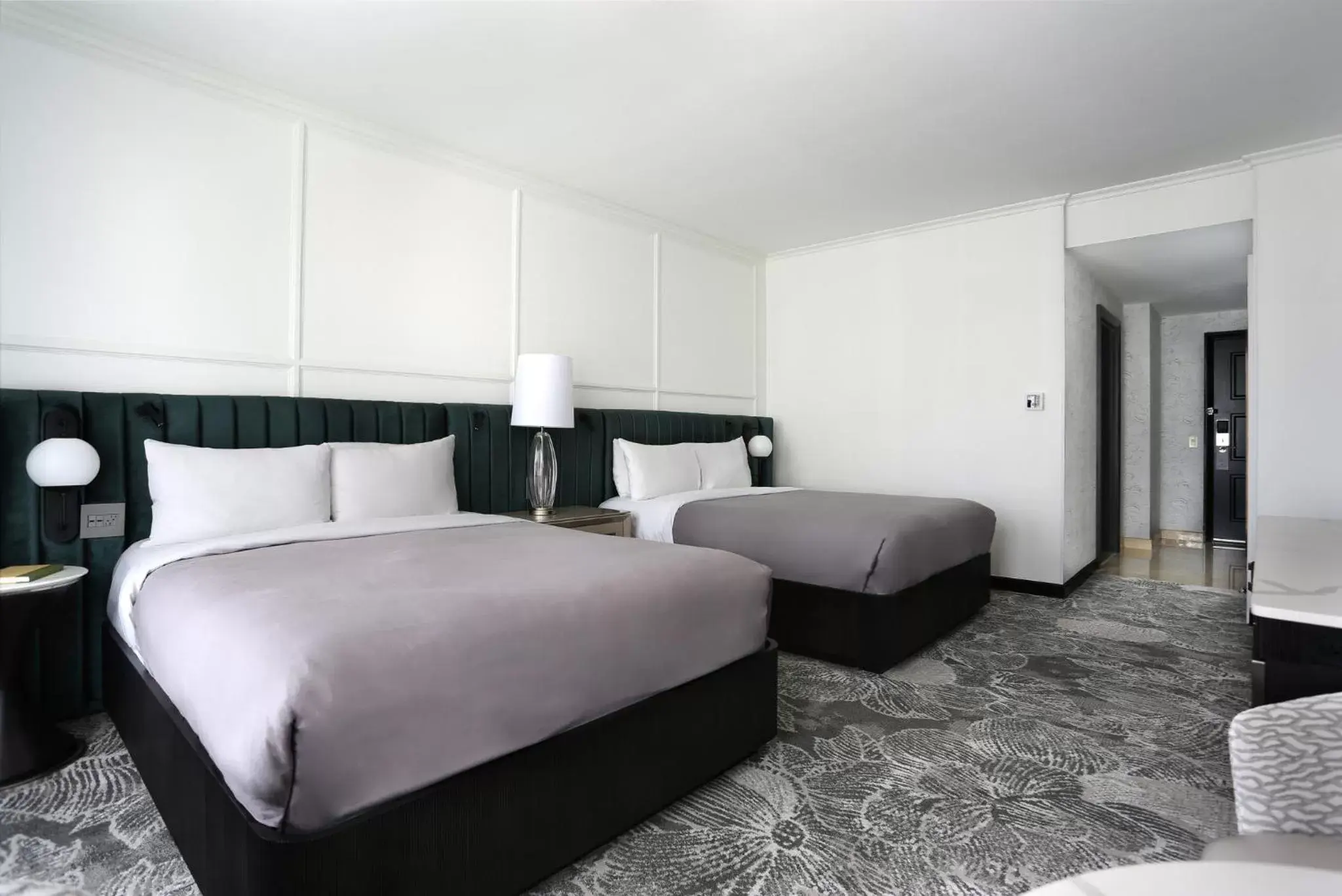 Photo of the whole room, Bed in InterContinental Buckhead Atlanta, an IHG Hotel