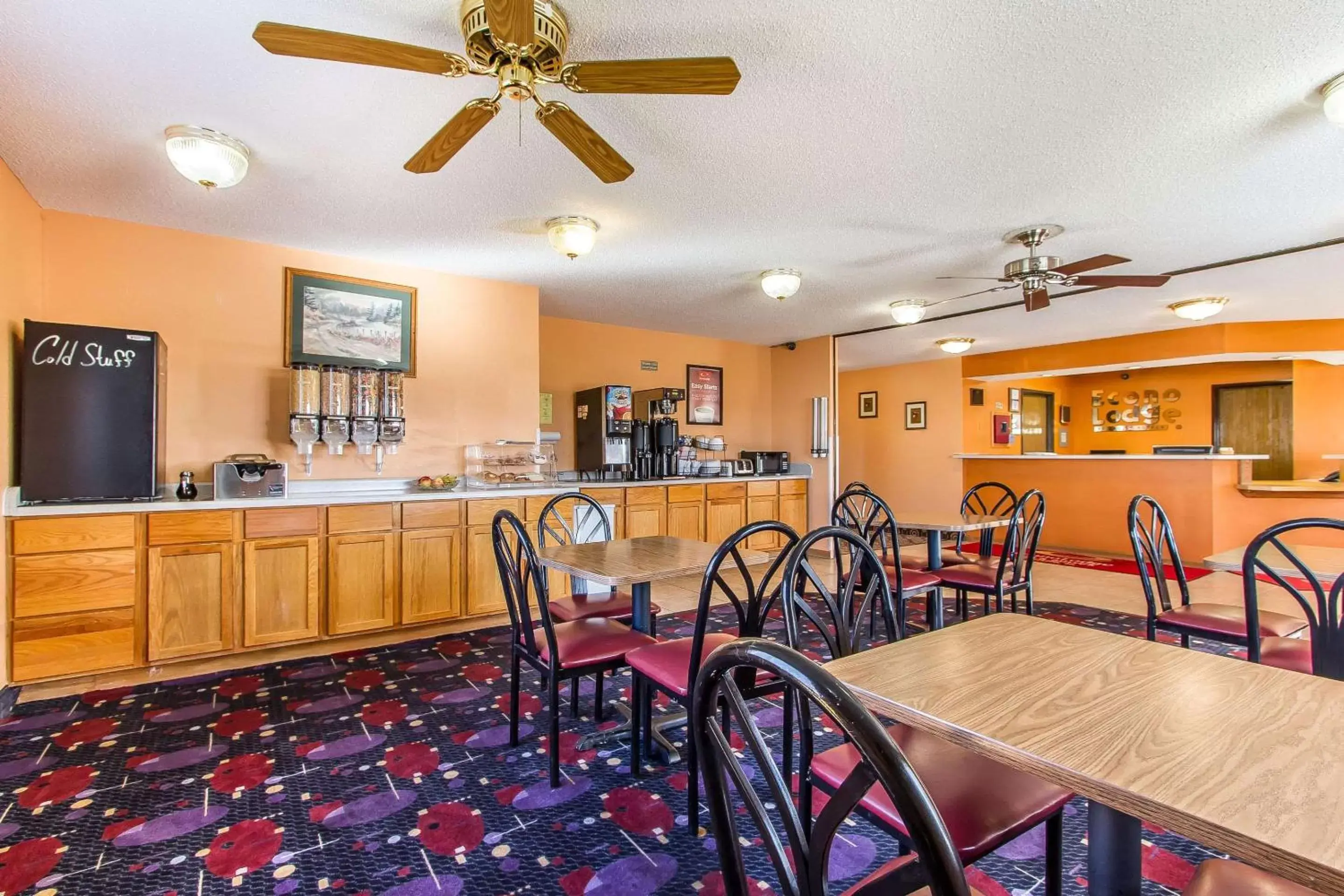 Restaurant/Places to Eat in Econo Lodge Inn & Suites