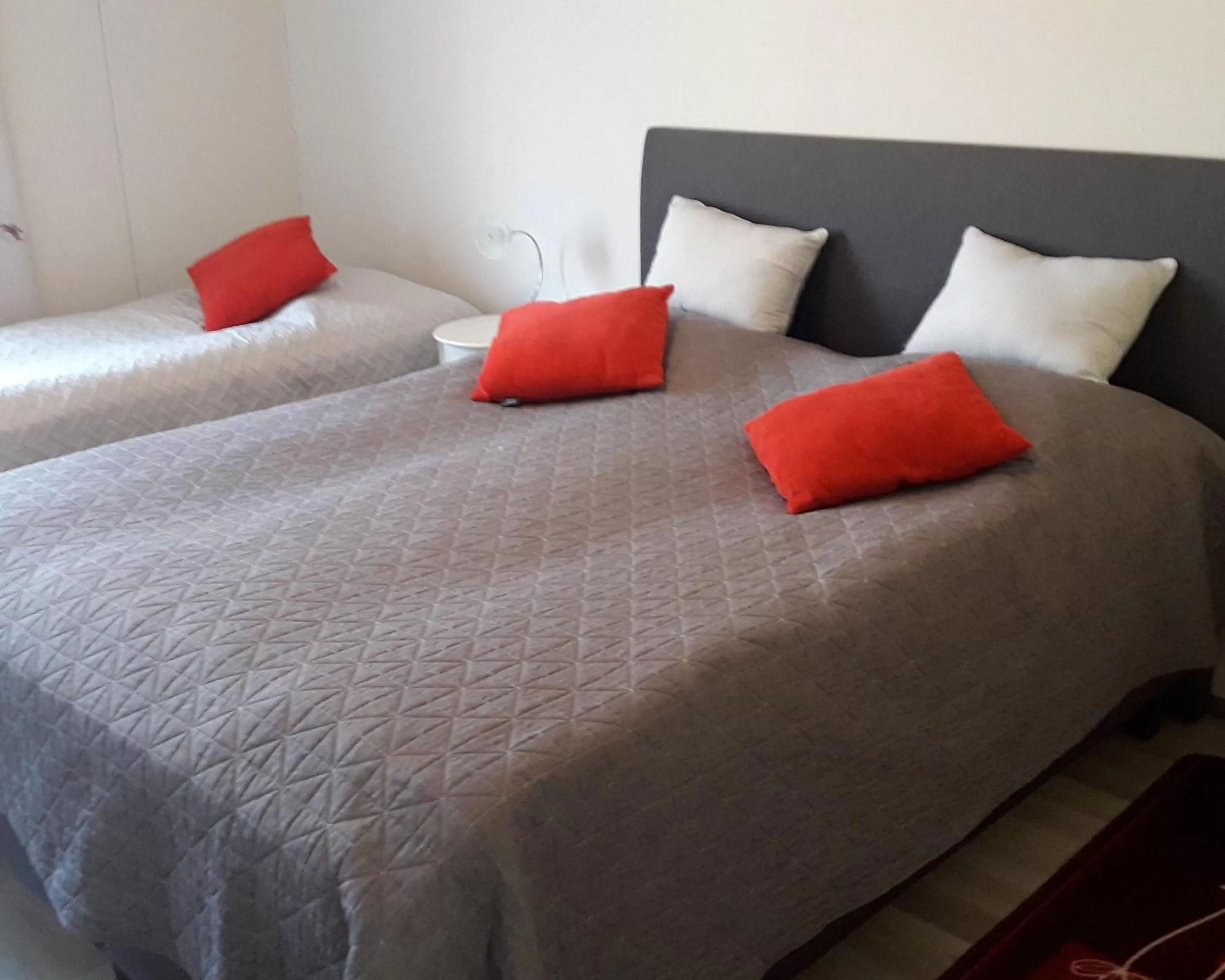 Bed in Karemajat Panorama hotel