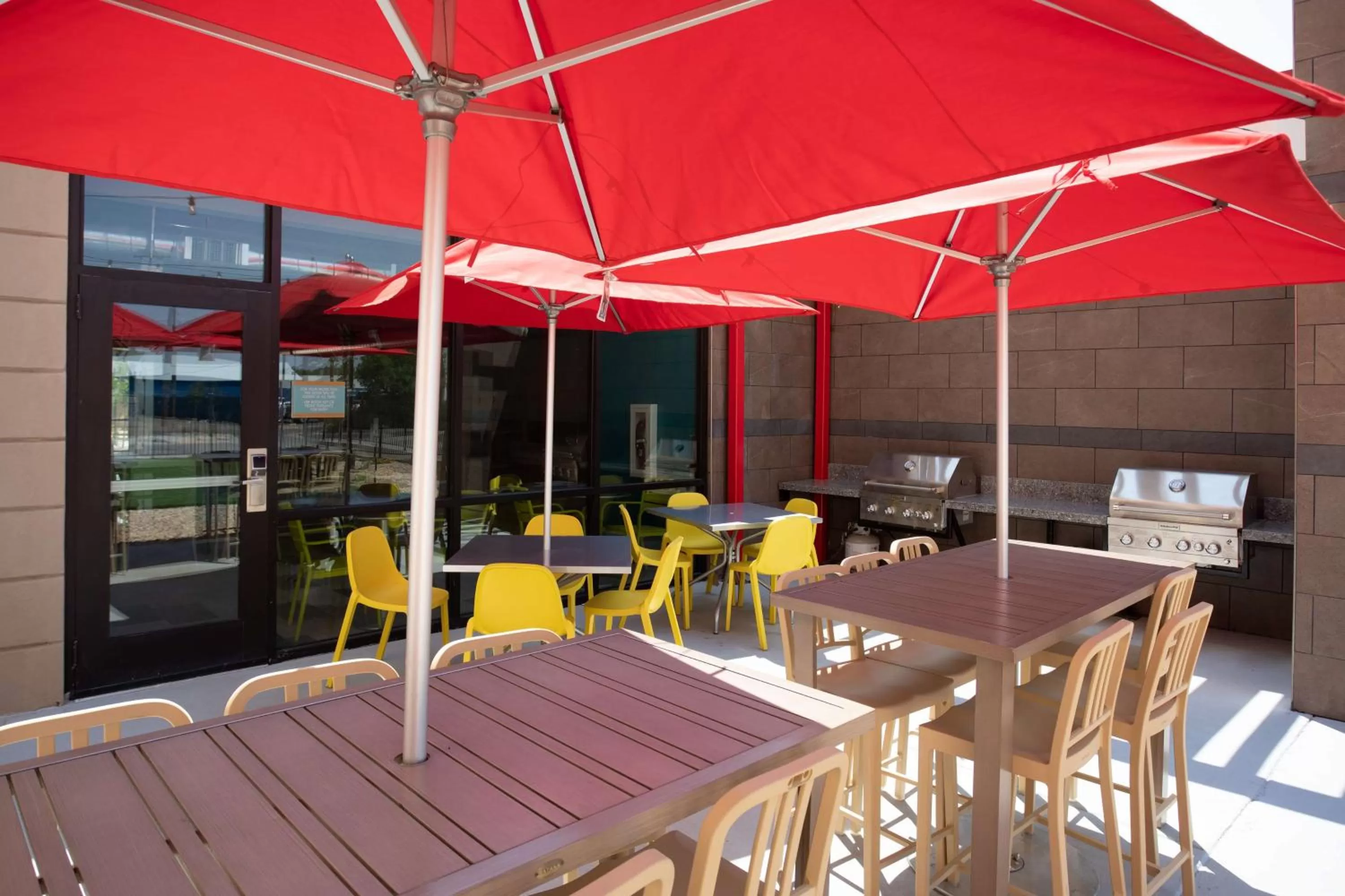 Dining area in Home2 Suites by Hilton Roswell, NM
