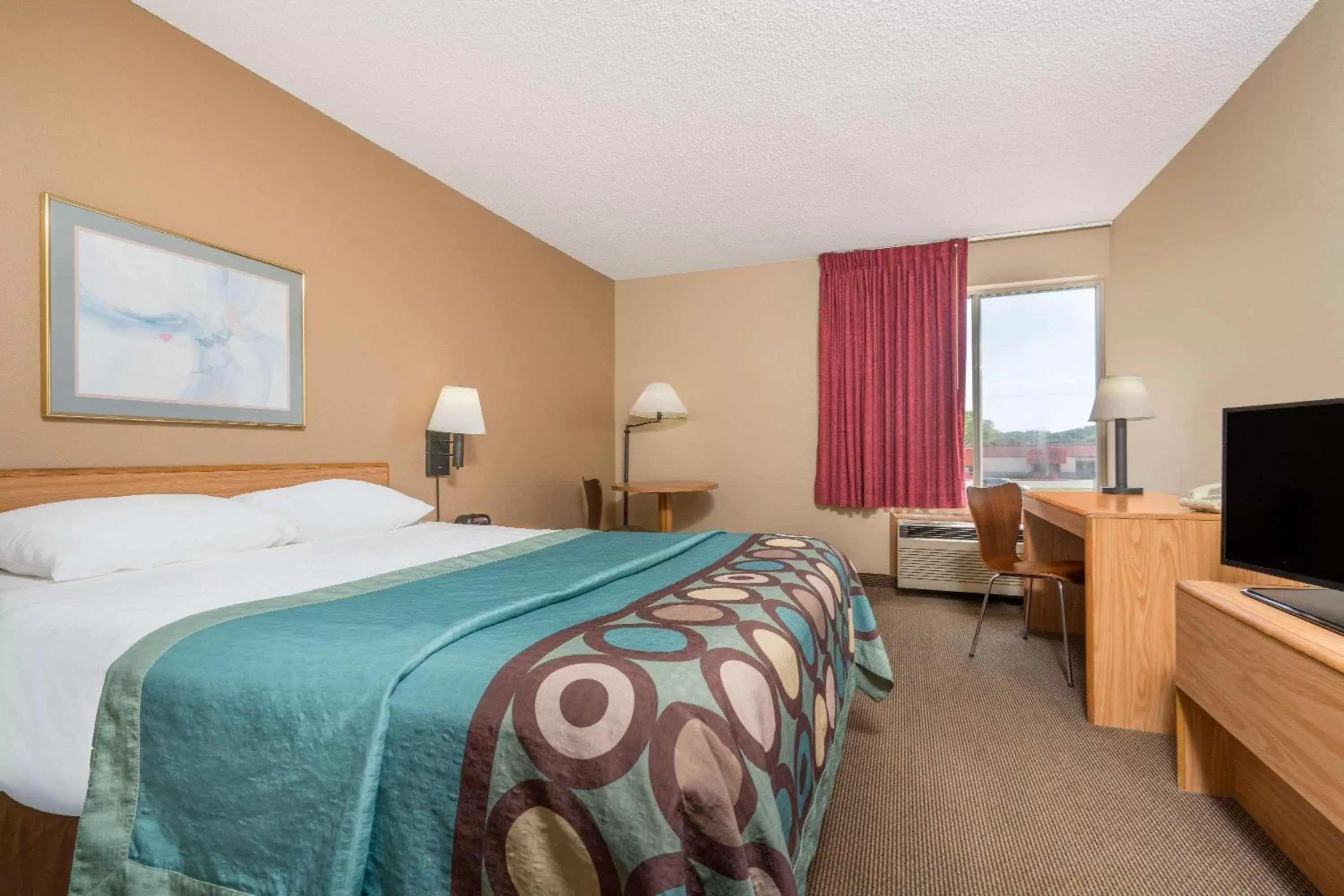 Photo of the whole room, Bed in Super 8 by Wyndham Menomonie WI