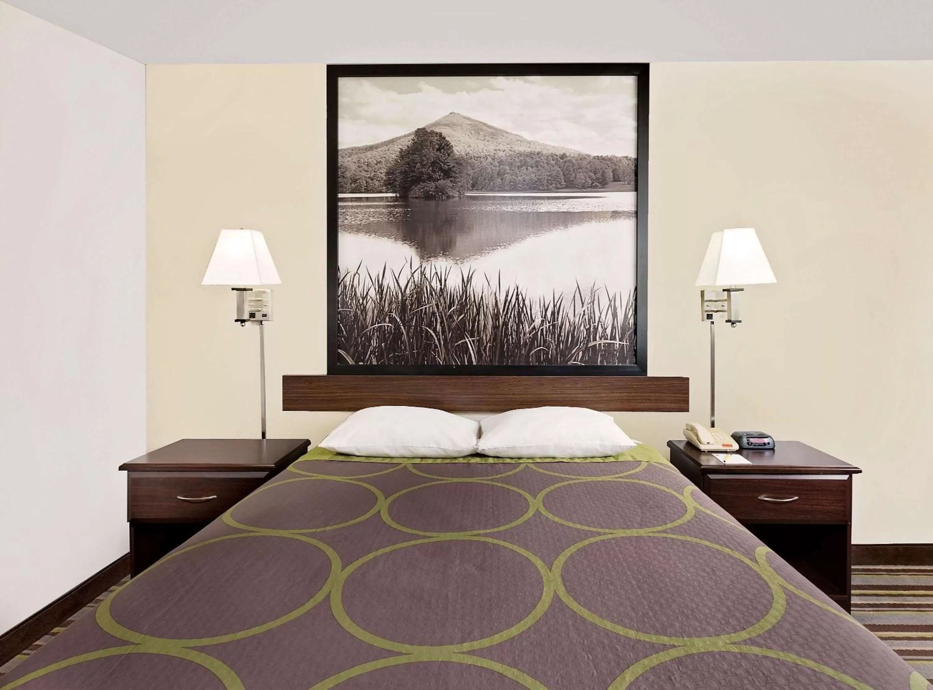 Photo of the whole room, Bed in Super 8 by Wyndham Waynesboro