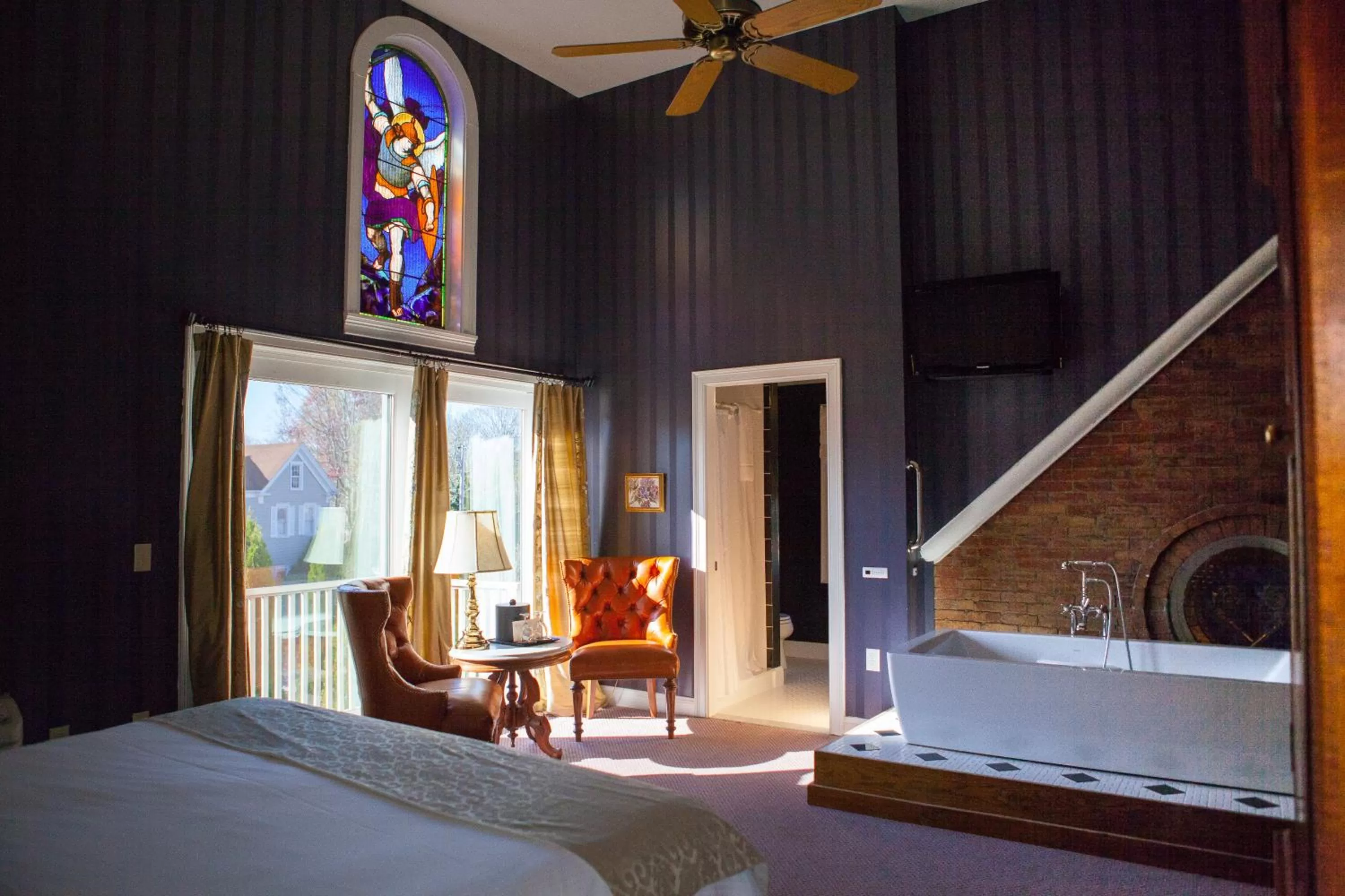 Photo of the whole room, Bed in Belfry Inn and Bistro