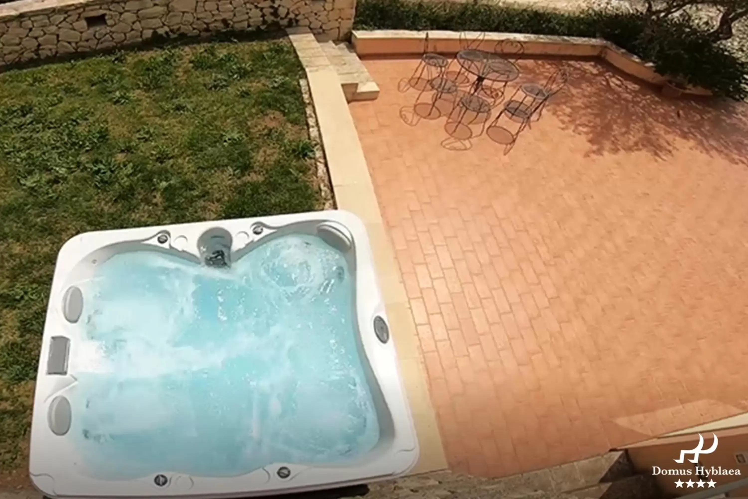 Solarium, Pool View in Domus Hyblaea Resort